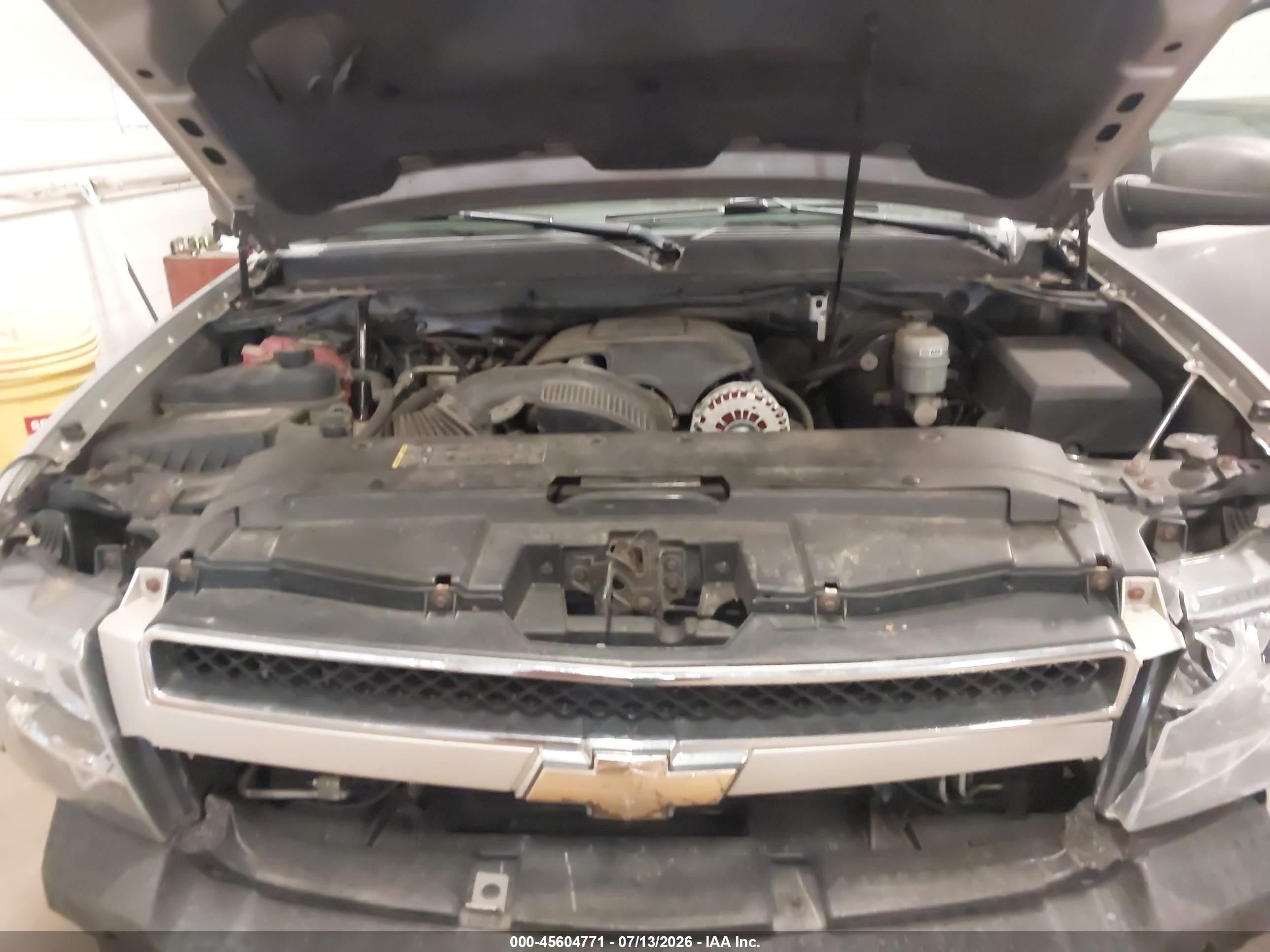 2009 Chevrolet Tahoe Ls Silver vin: 1GNFK13049R179682