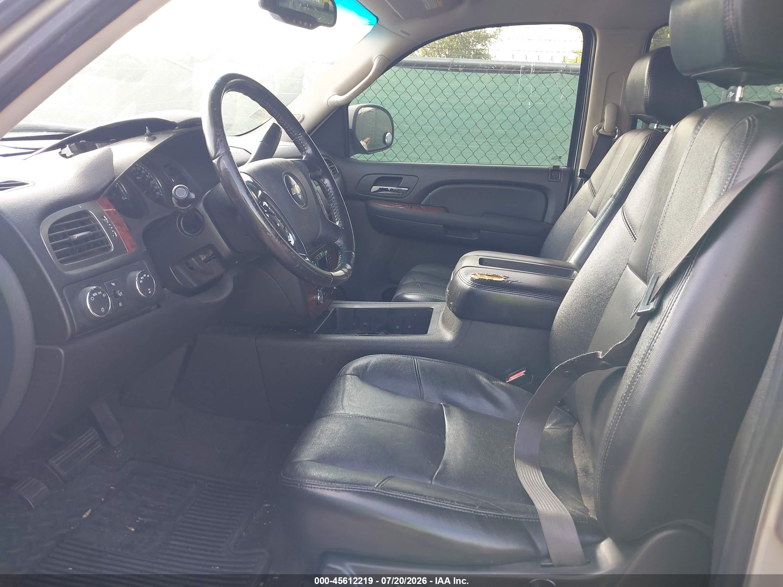 2007 Chevrolet Tahoe Lt Silver vin: 1GNFK13057R273681