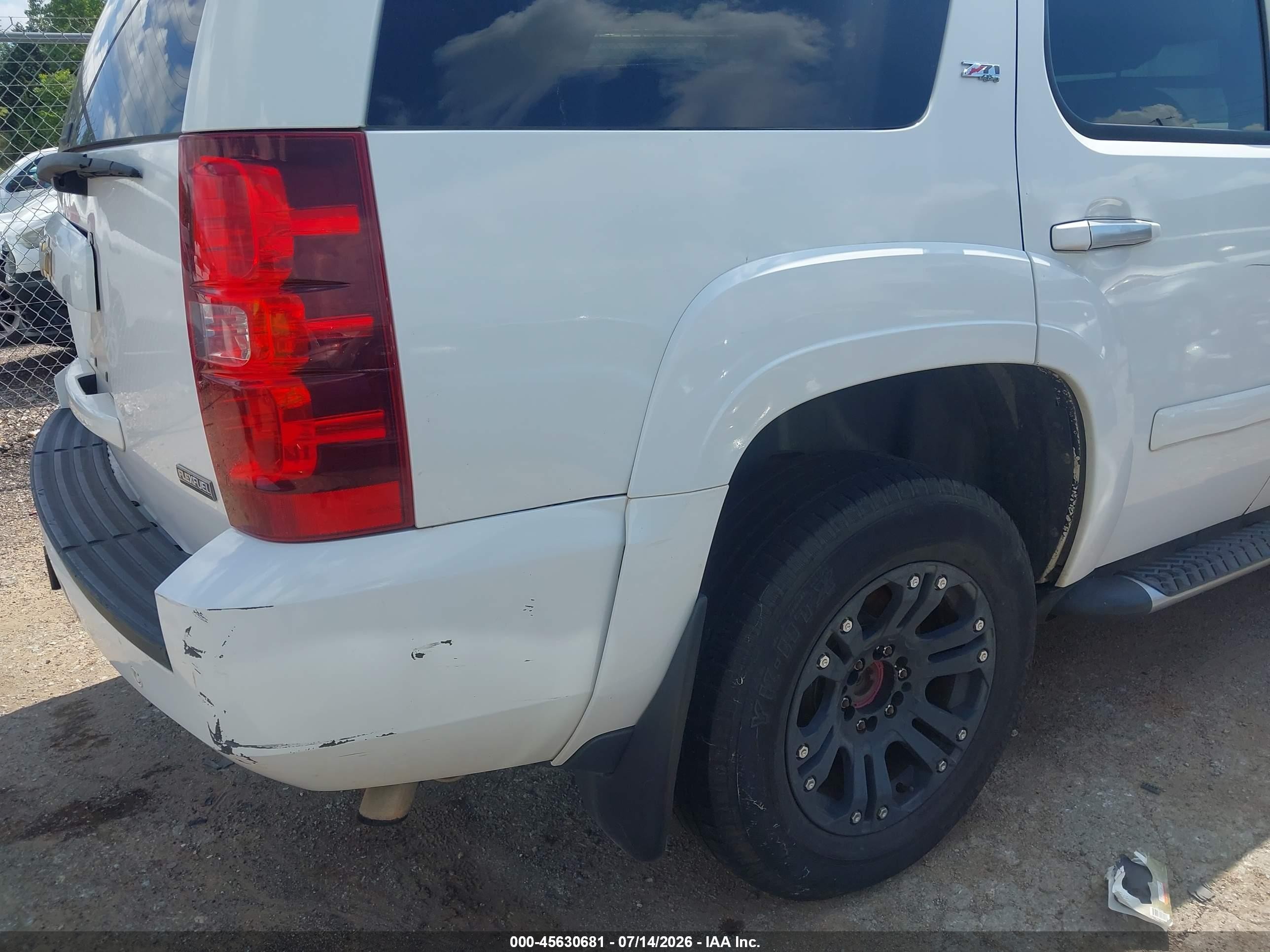 2007 Chevrolet Tahoe Lt White vin: 1GNFK13057R368905