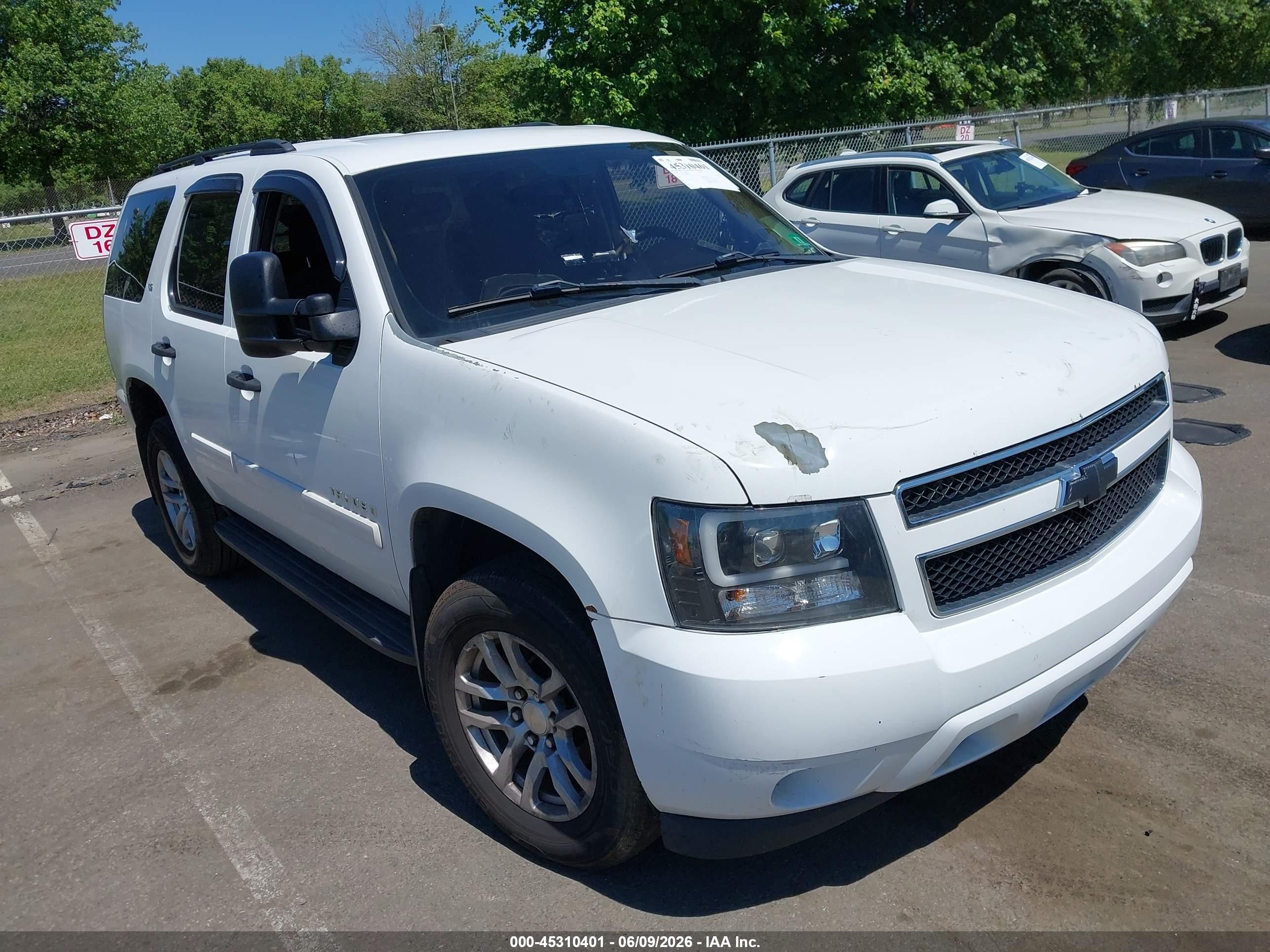 2008 Chevrolet Tahoe Ls White vin: 1GNFK13058J201072