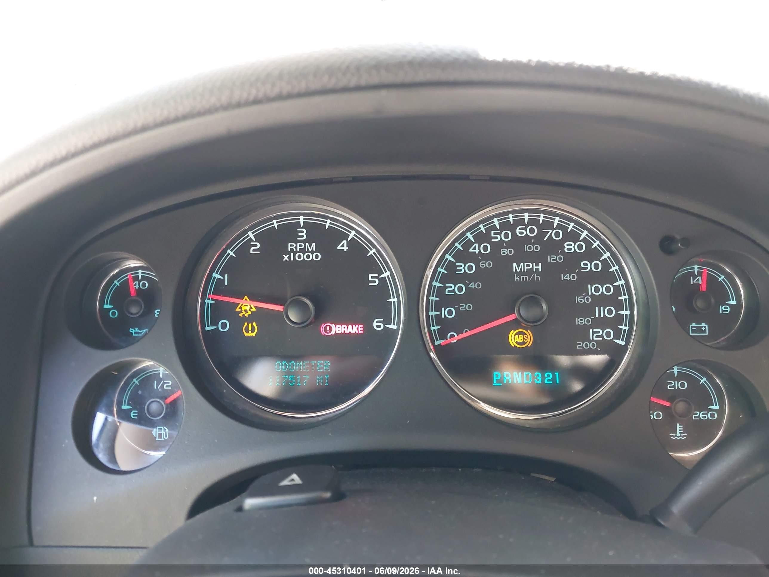 2008 Chevrolet Tahoe Ls Белый vin: 1GNFK13058J201072