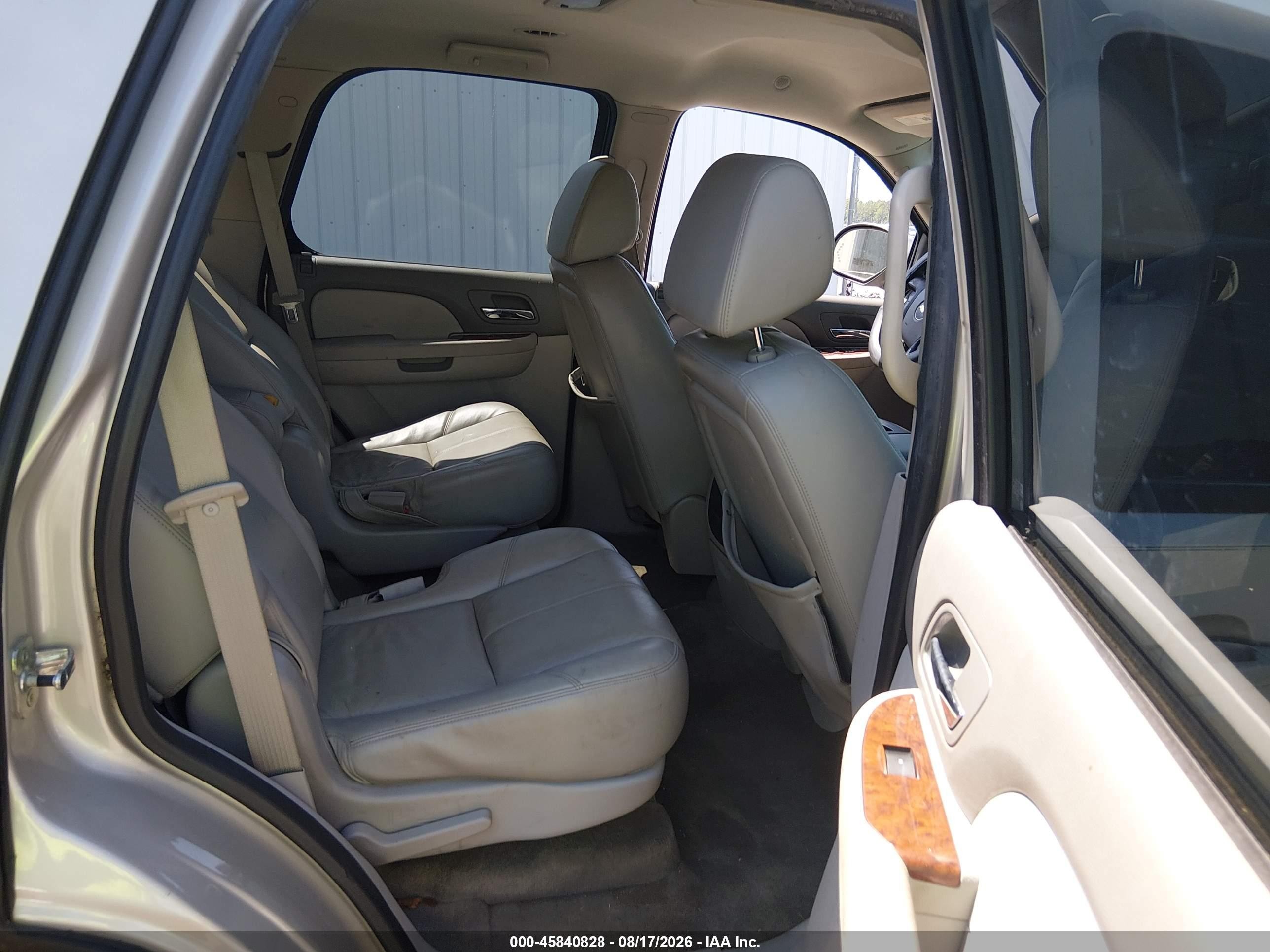 2008 Chevrolet Tahoe Lt Серый vin: 1GNFK13058R114385