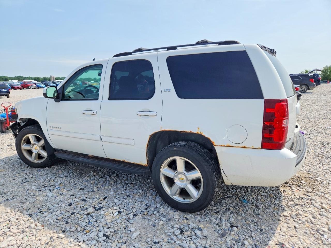 2007 Chevrolet Tahoe K1500 White vin: 1GNFK13067J110634