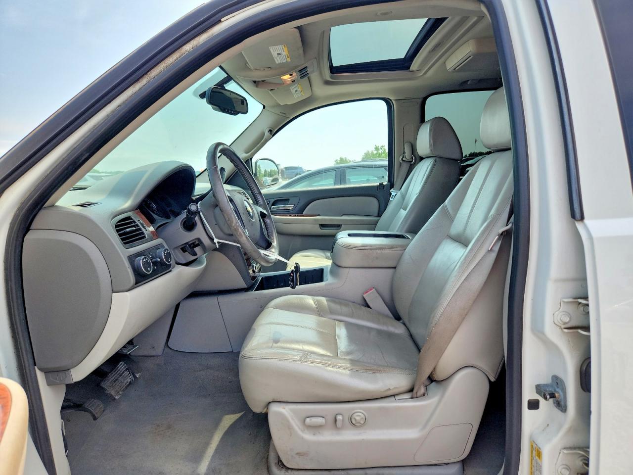 2007 Chevrolet Tahoe K1500 White vin: 1GNFK13067J110634