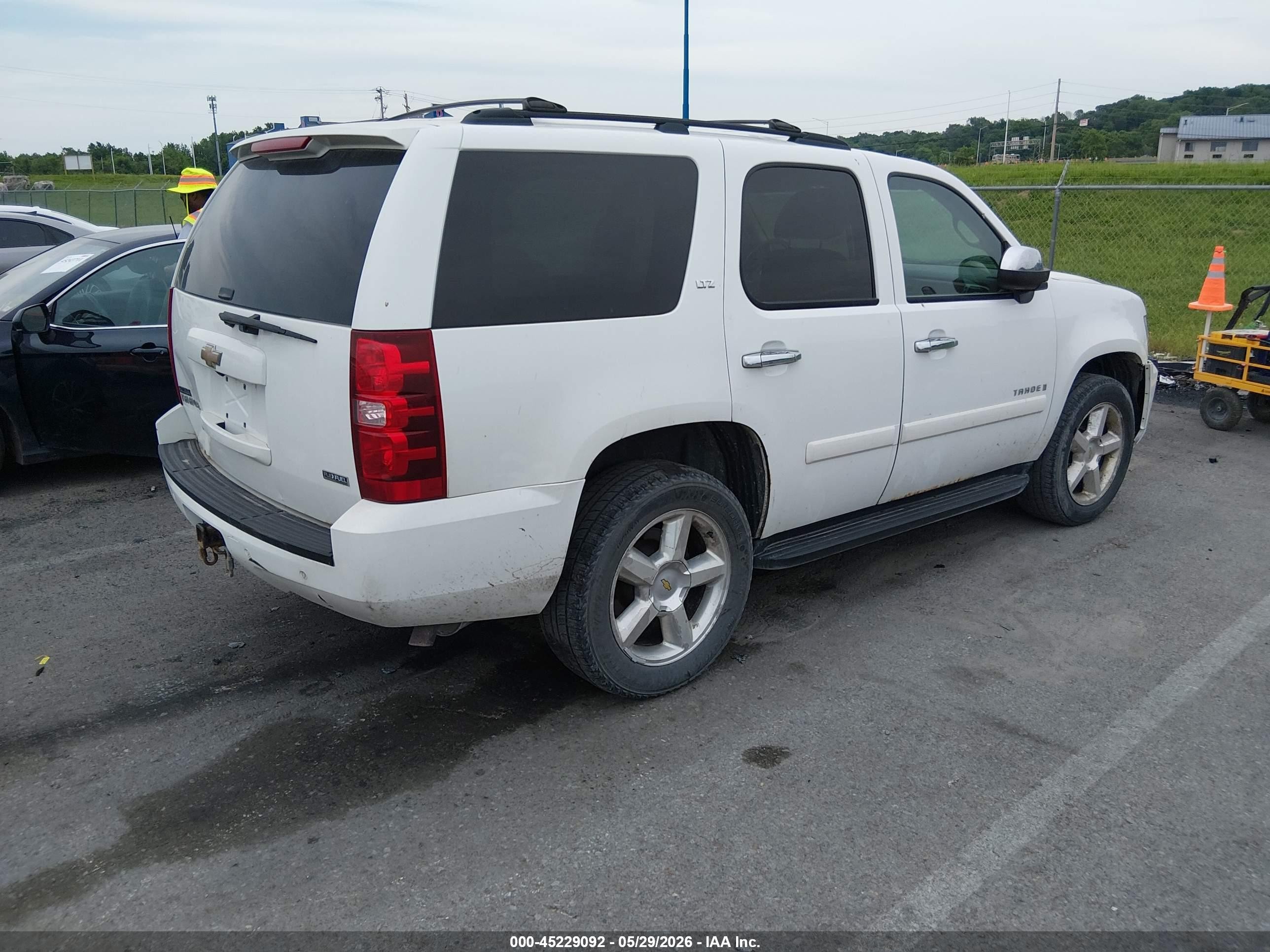 2008 Chevrolet Tahoe Ltz White vin: 1GNFK13068J200108