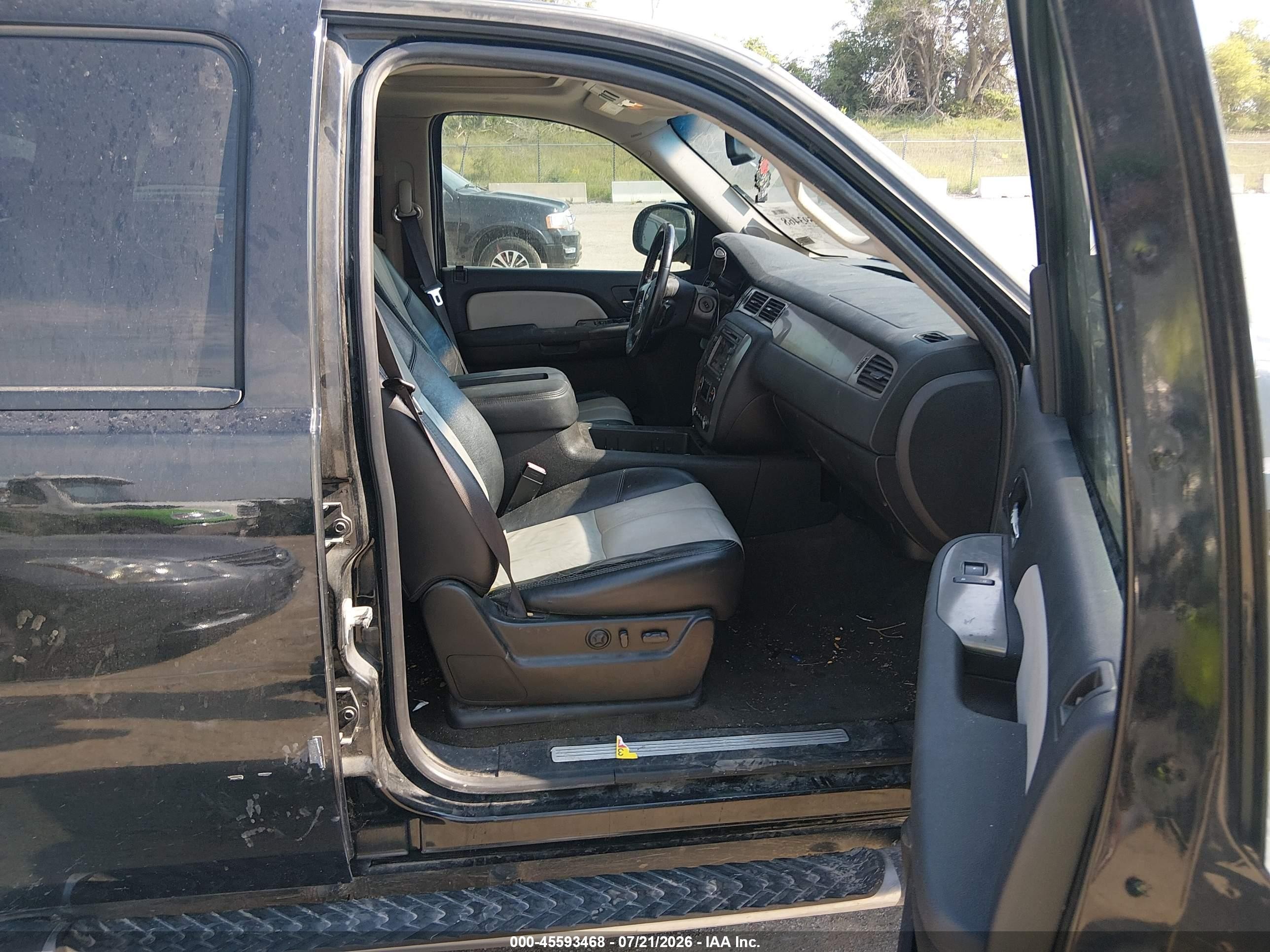2008 Chevrolet Tahoe Lt Black vin: 1GNFK13068R107218