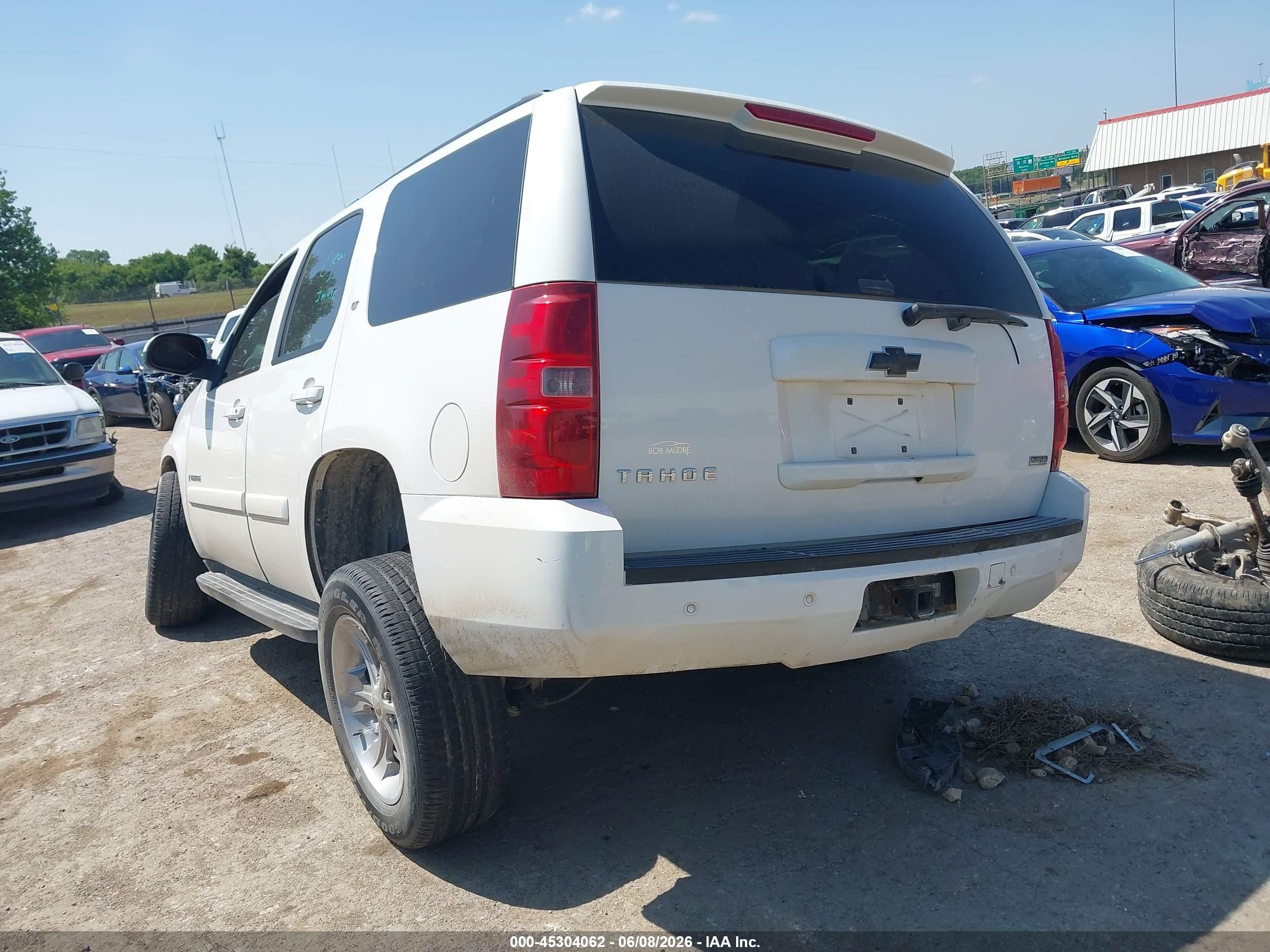 2008 Chevrolet Tahoe Lt White vin: 1GNFK13068R111866