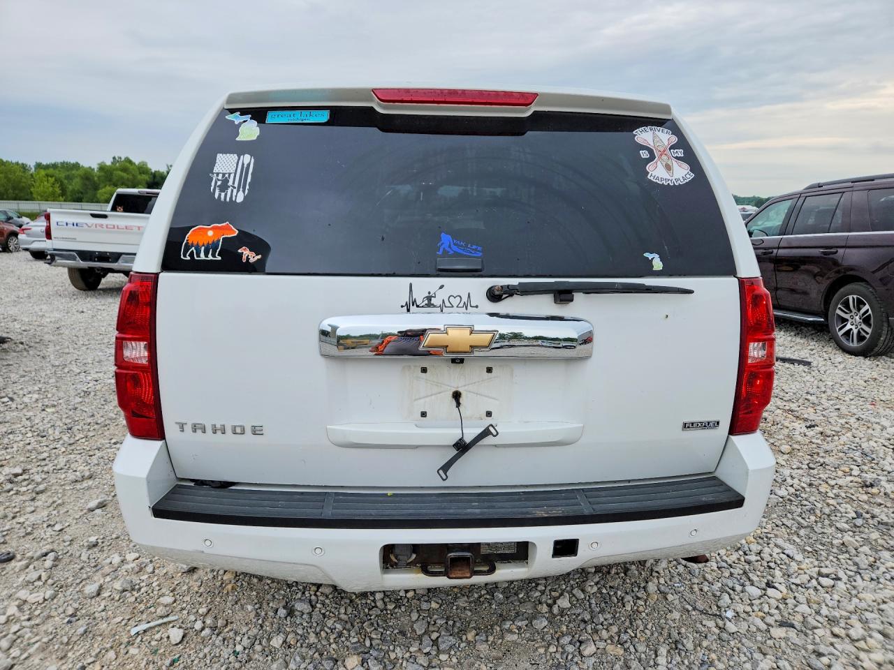 2008 Chevrolet Tahoe K1500 White vin: 1GNFK13068R116467
