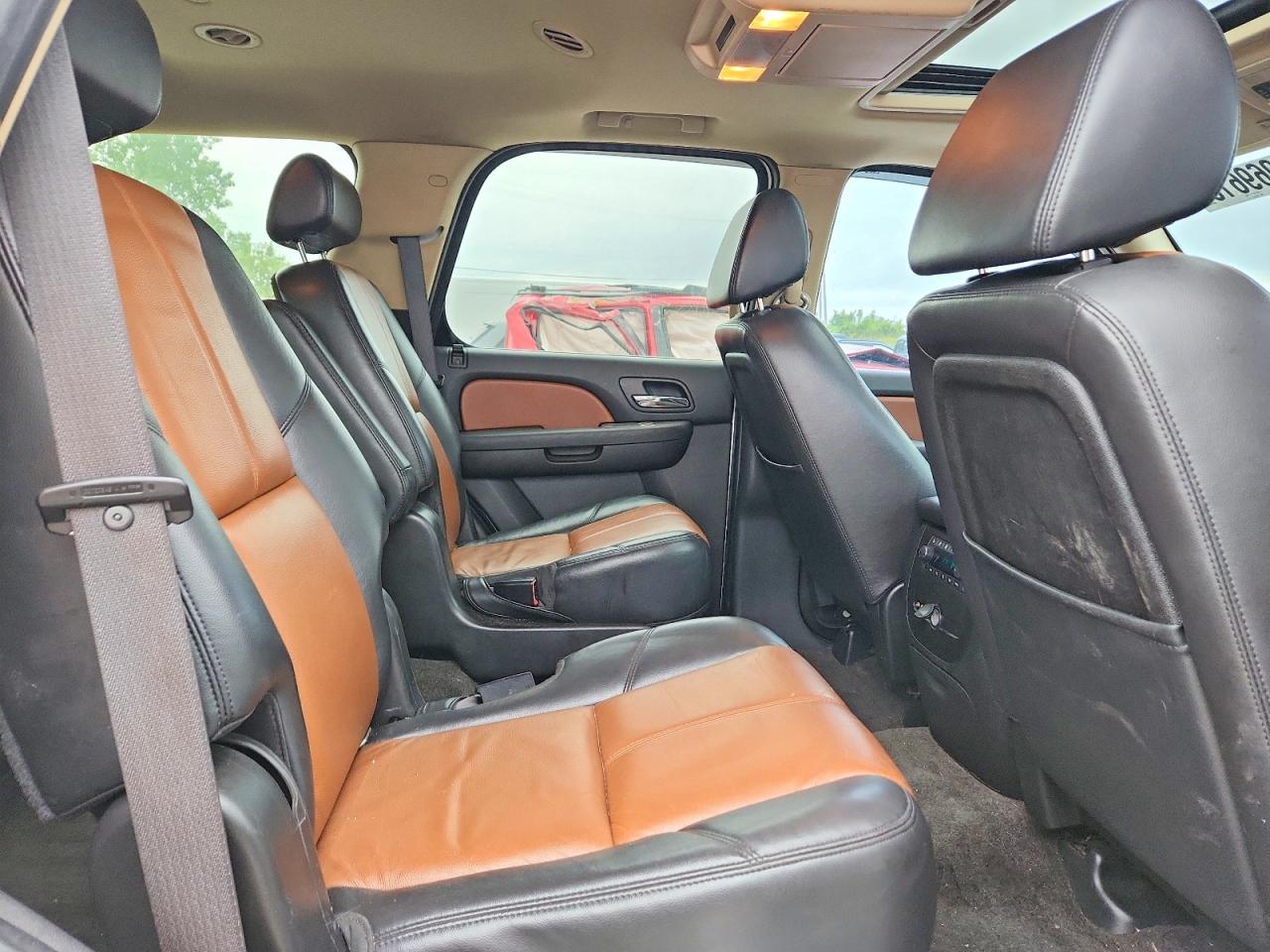 2008 Chevrolet Tahoe K1500 White vin: 1GNFK13068R116467