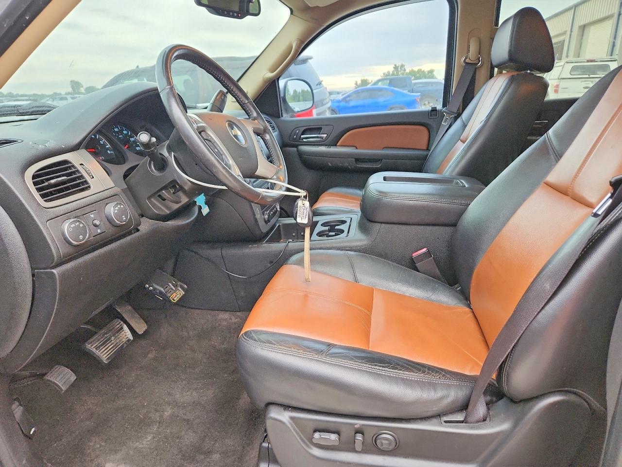 2008 Chevrolet Tahoe K1500 White vin: 1GNFK13068R116467