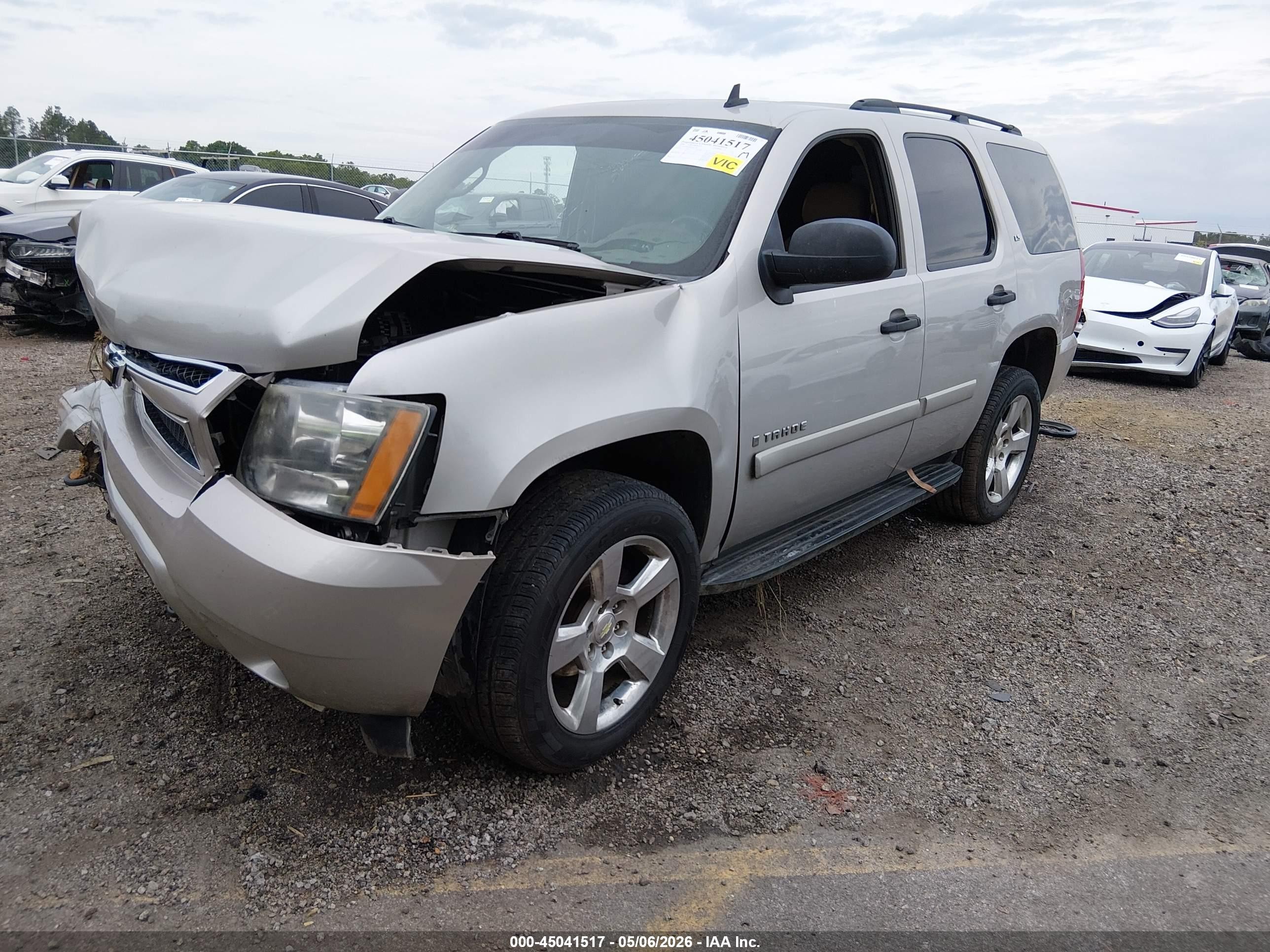 2009 Chevrolet Tahoe Ls Серебряный vin: 1GNFK13069R201309