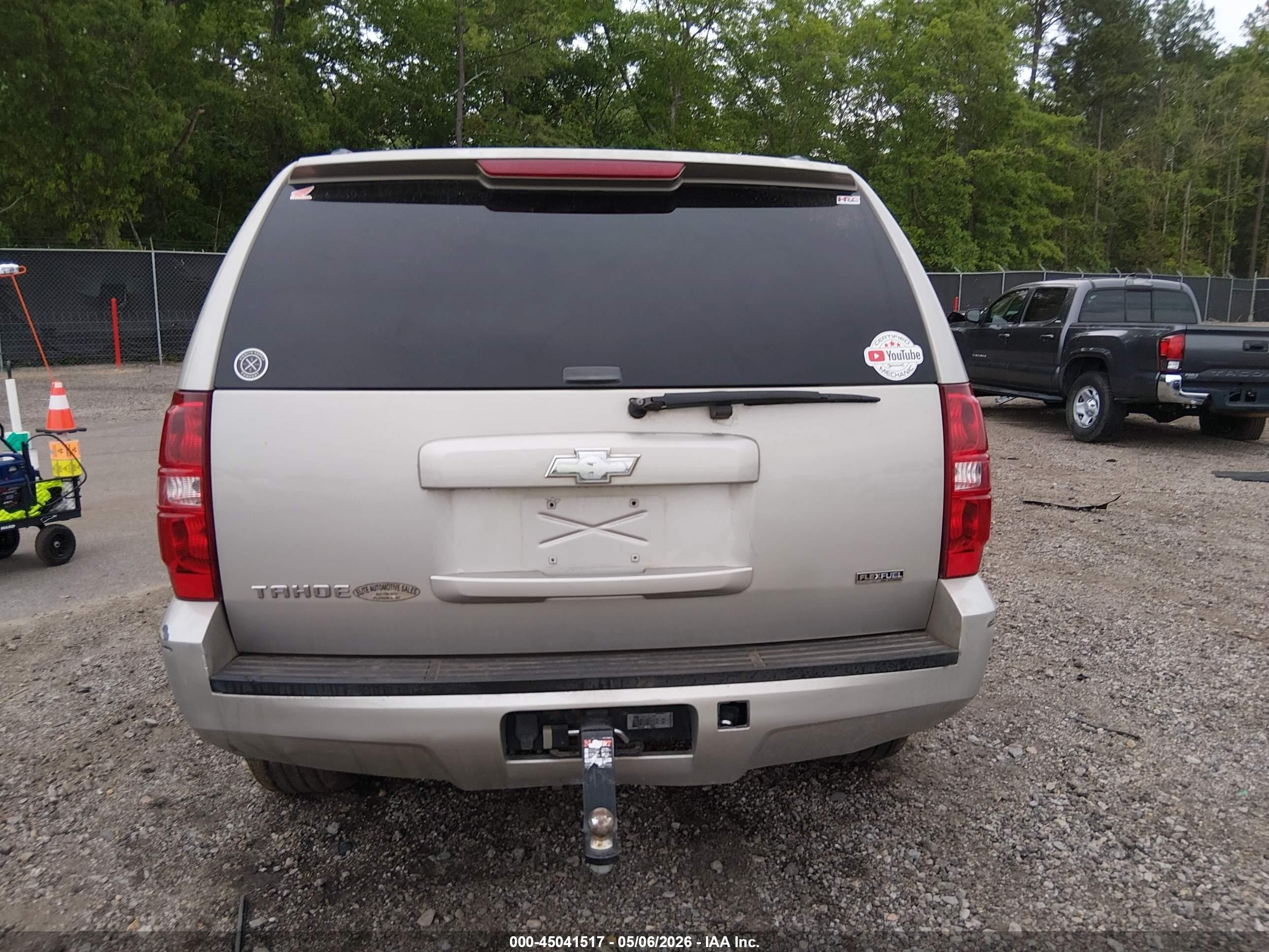 2009 Chevrolet Tahoe Ls Серебряный vin: 1GNFK13069R201309