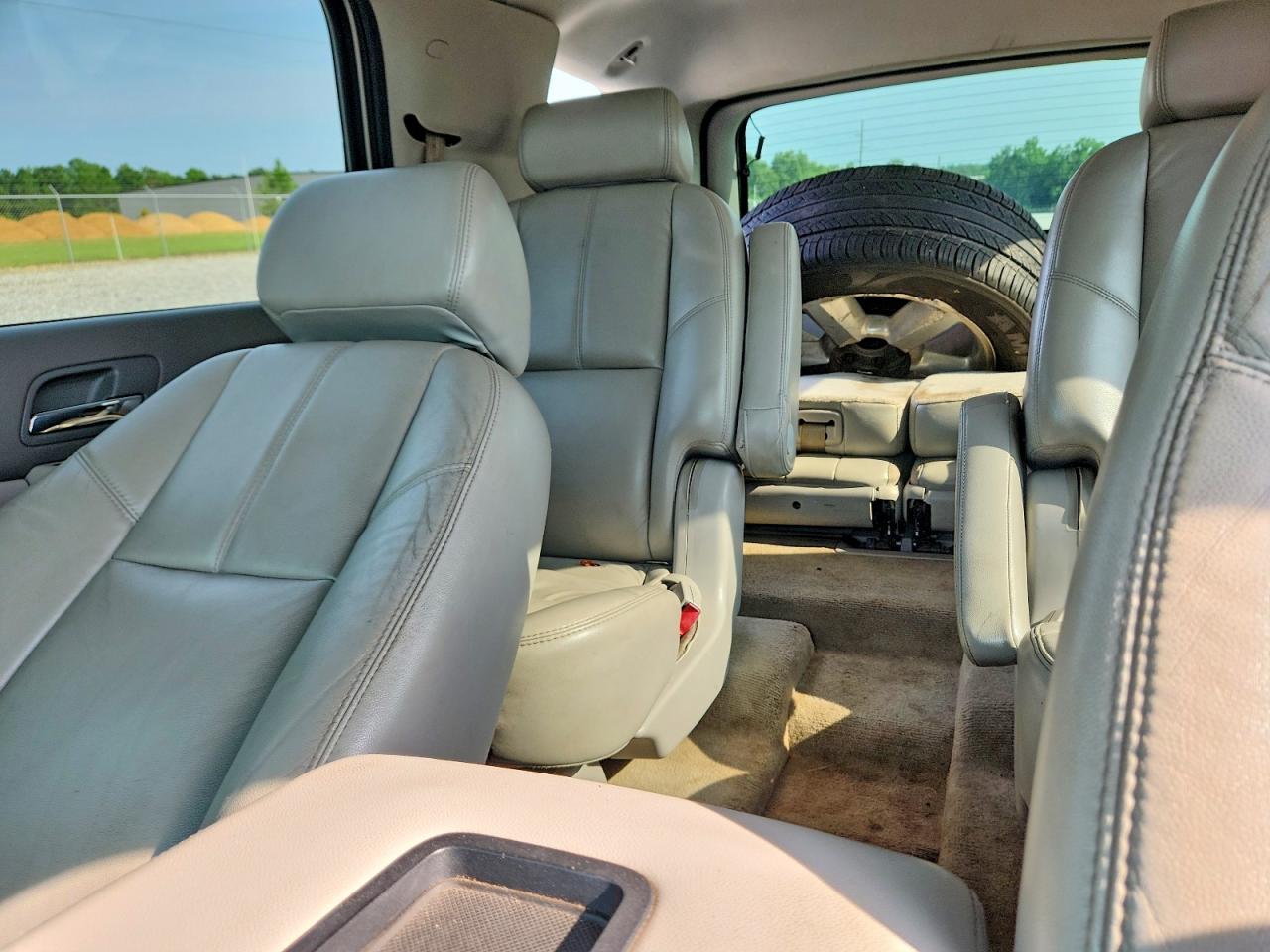 2007 Chevrolet Tahoe K1500 Серый vin: 1GNFK13077J388944