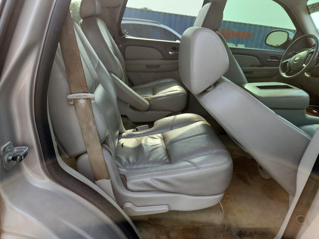 2007 Chevrolet Tahoe K1500 Серый vin: 1GNFK13077J388944