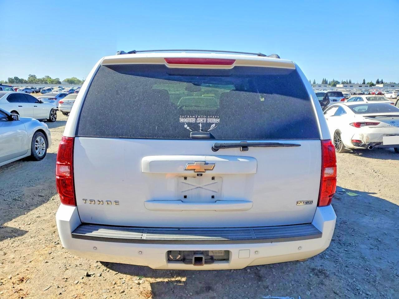 2008 Chevrolet Tahoe K1500 White vin: 1GNFK13078J140338