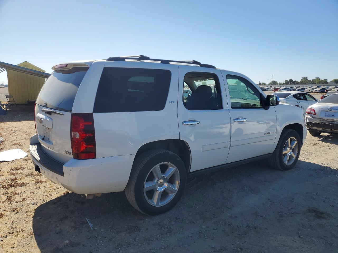 2008 Chevrolet Tahoe K1500 White vin: 1GNFK13078J140338