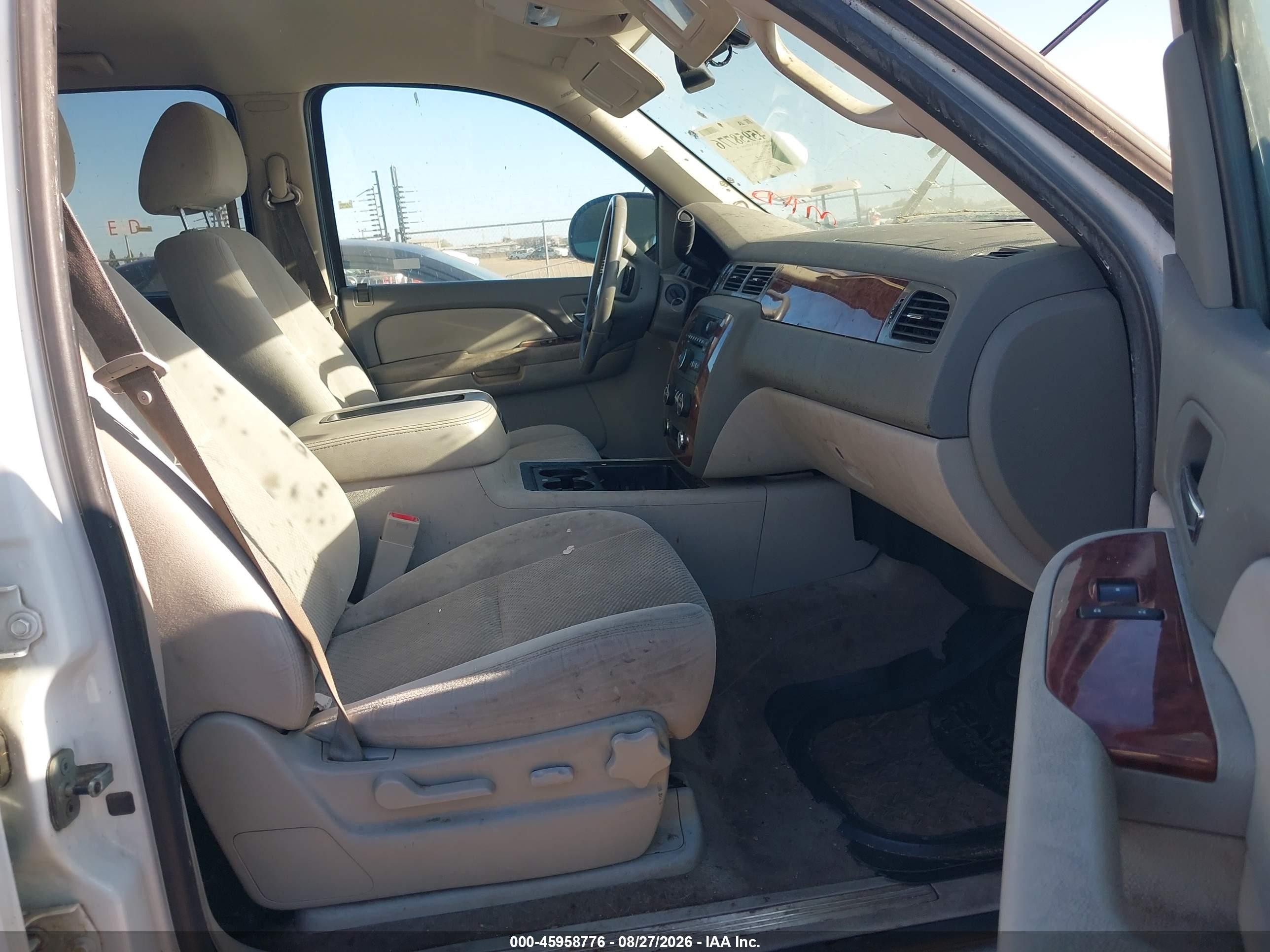 2008 Chevrolet Tahoe Lt W/1lt Белый vin: 1GNFK13078J174005