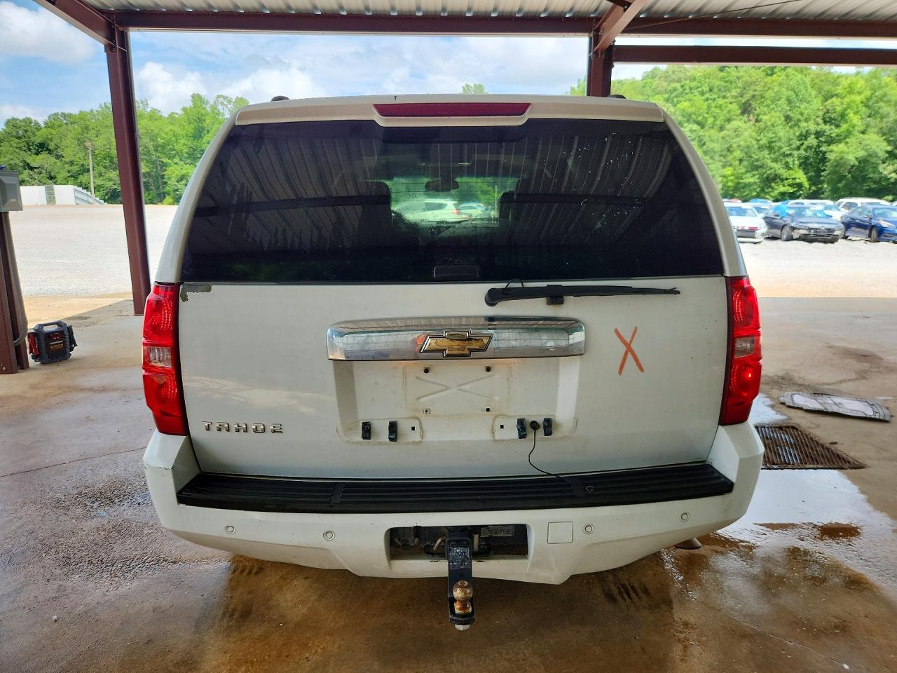 2007 Chevrolet Tahoe K1500 White vin: 1GNFK13087J101403