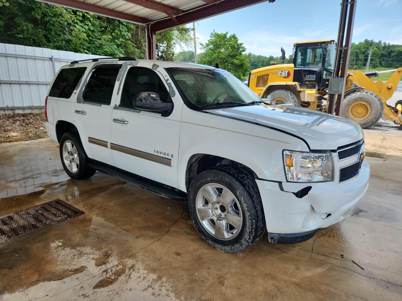 2007 Chevrolet Tahoe K1500 White vin: 1GNFK13087J101403 Damage: Front Bumper/Cover, Broken, Replacement Required