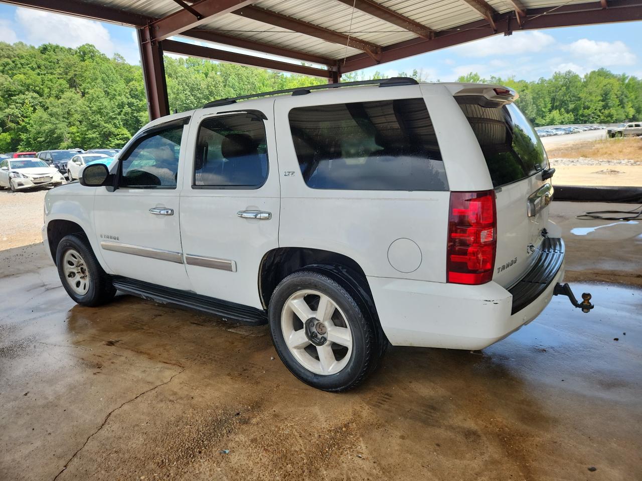 2007 Chevrolet Tahoe K1500 White vin: 1GNFK13087J101403 Damage: Left Front Door, Dent(S) W/ Paint Dmg, 2 To 3 Inches
