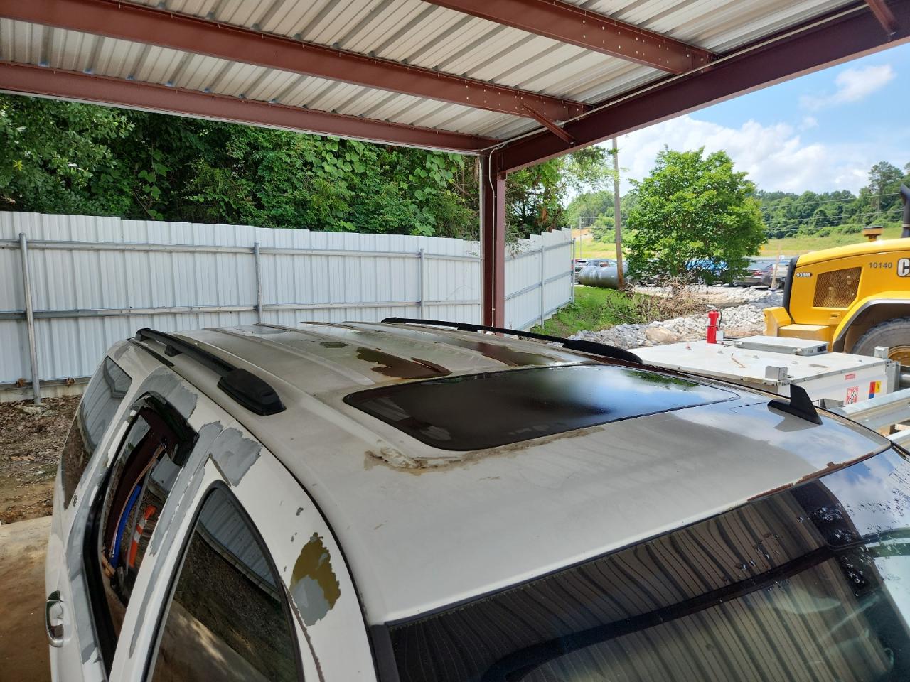 2007 Chevrolet Tahoe K1500 White vin: 1GNFK13087J101403 Damage: Roof, Rust, > 12 Inches