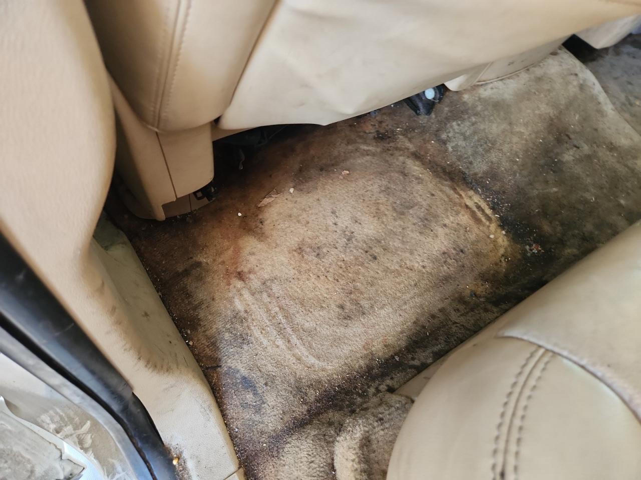 2007 Chevrolet Tahoe K1500 White vin: 1GNFK13087J101403 Damage: Left Rear Carpet, Stained, Permanent