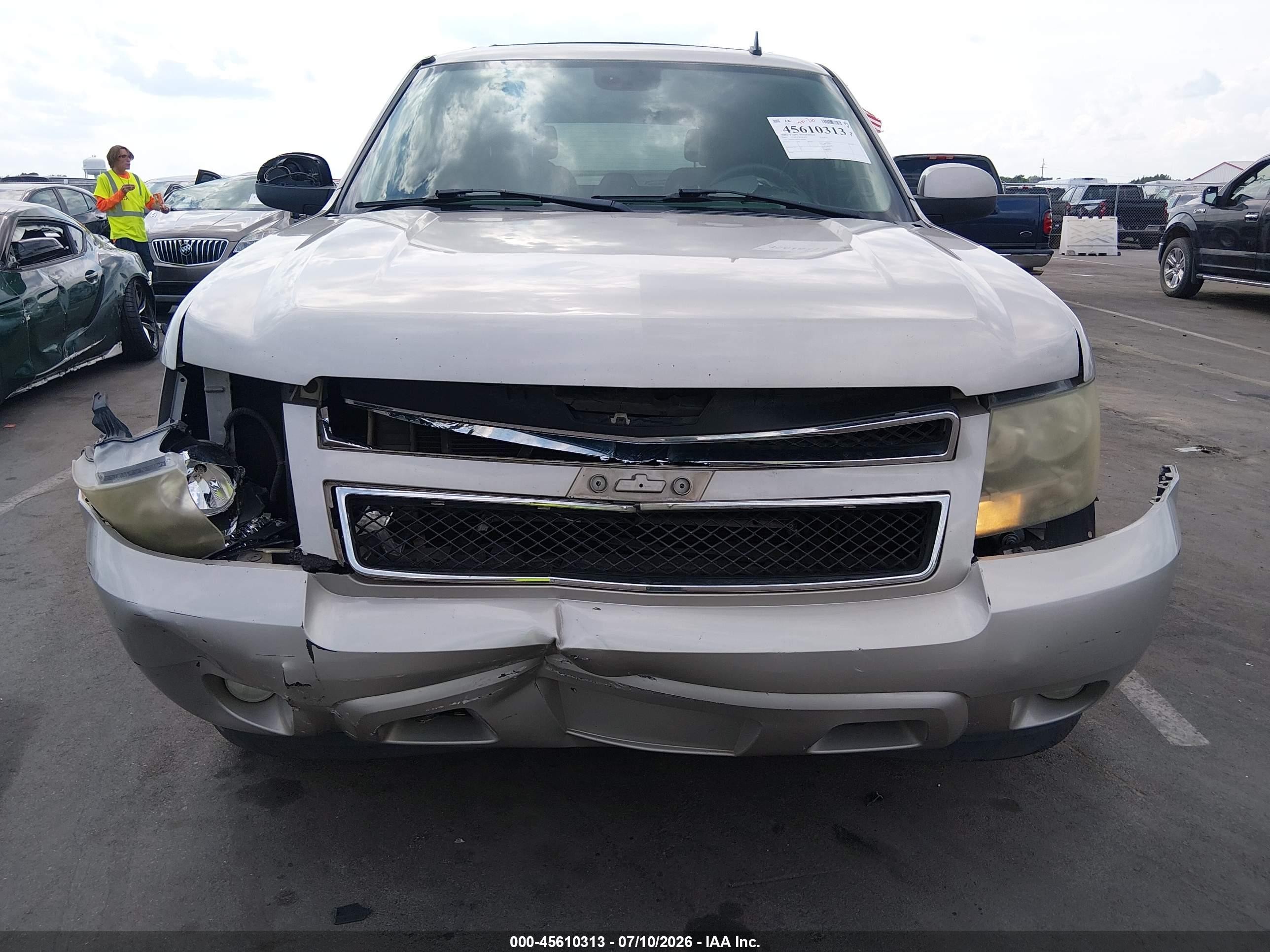 2007 Chevrolet Tahoe Lt Silver vin: 1GNFK13087R189368