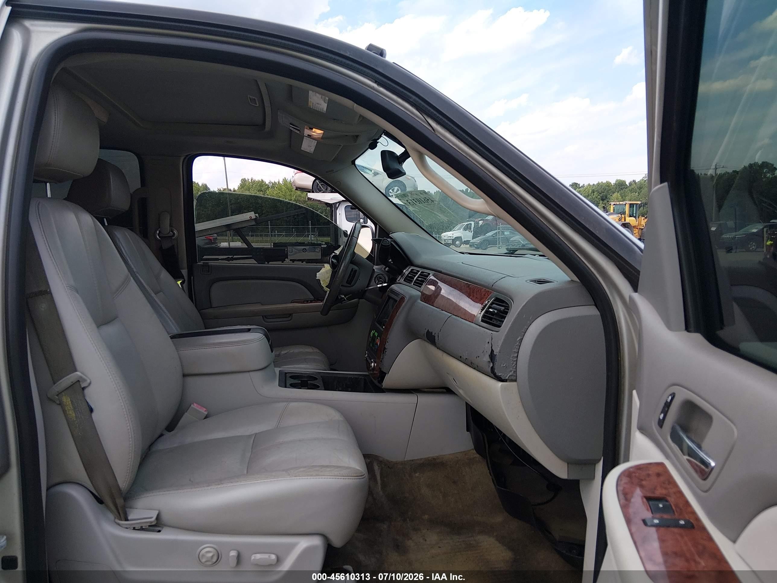 2007 Chevrolet Tahoe Lt Silver vin: 1GNFK13087R189368