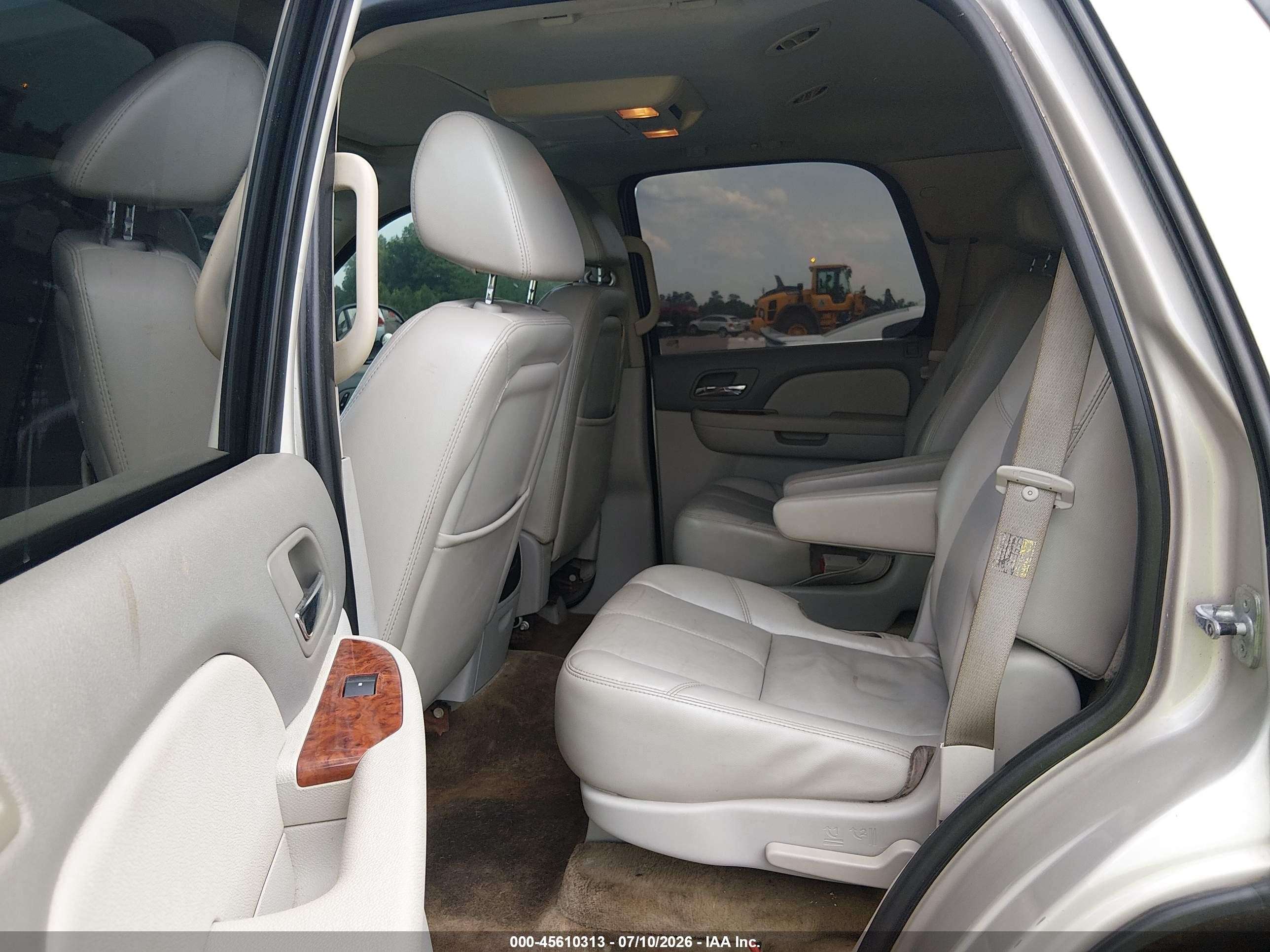 2007 Chevrolet Tahoe Lt Silver vin: 1GNFK13087R189368