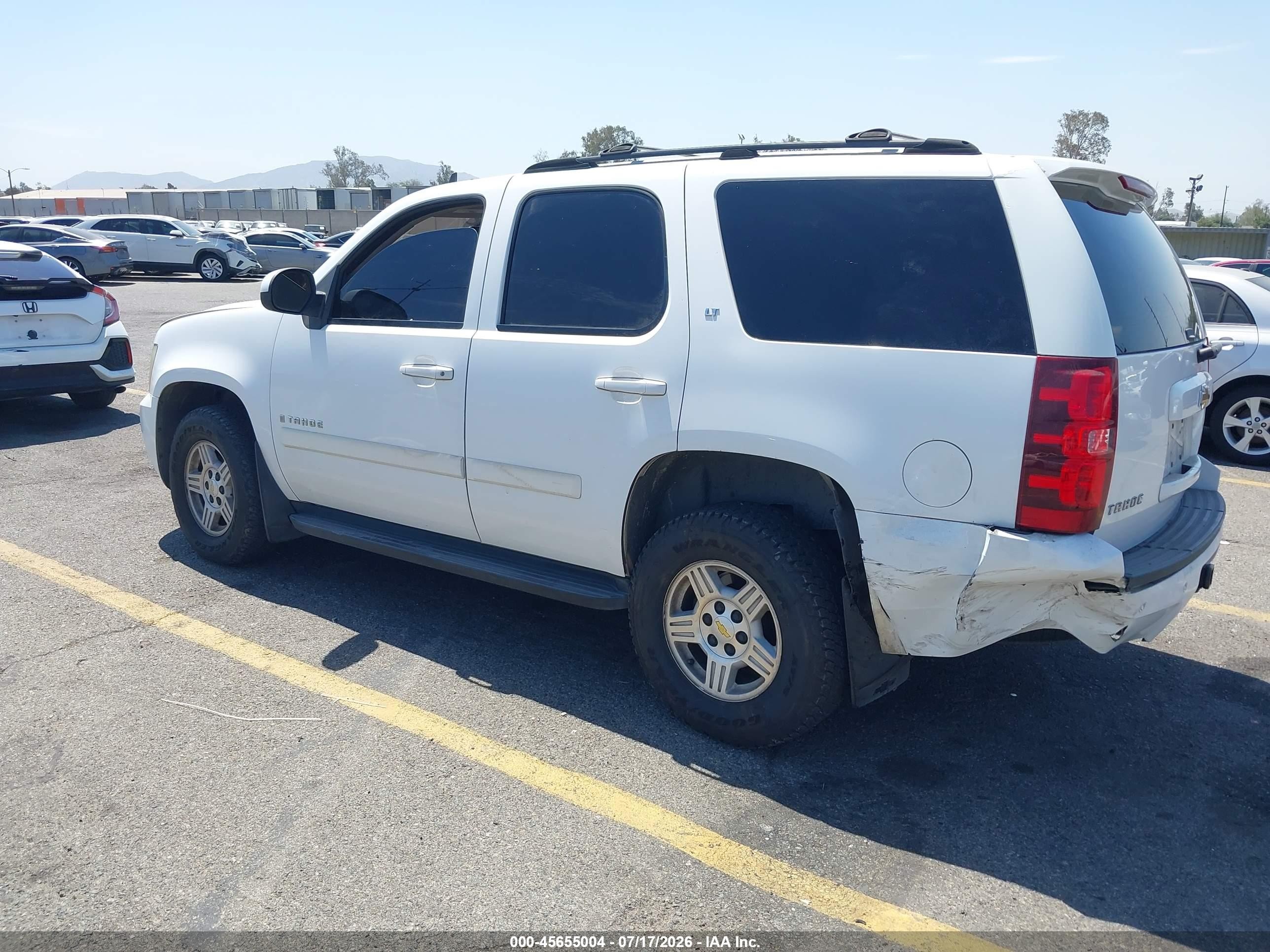 2007 Chevrolet Tahoe Lt White vin: 1GNFK13087R256504
