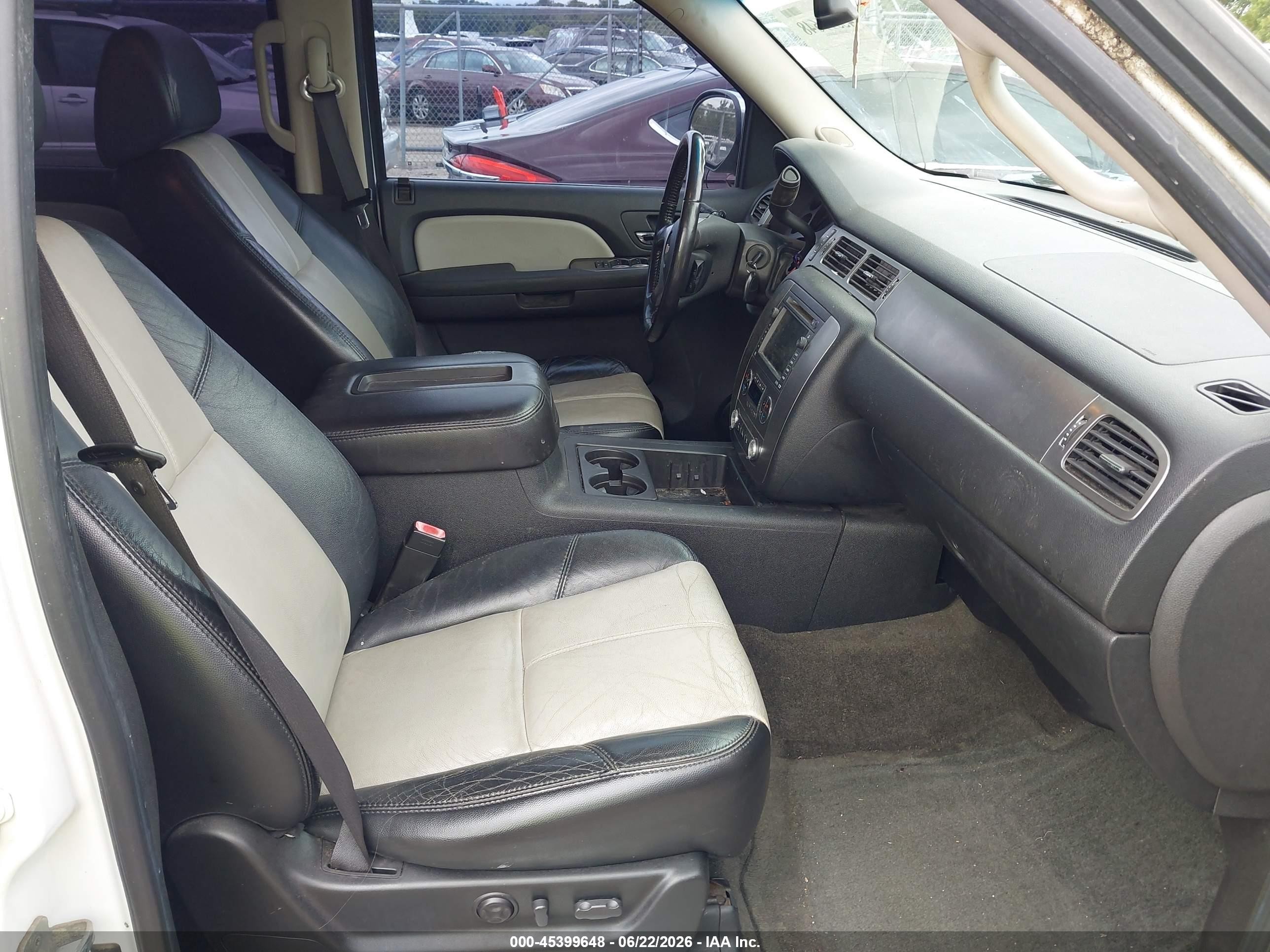 2007 Chevrolet Tahoe Lt White vin: 1GNFK13087R368722