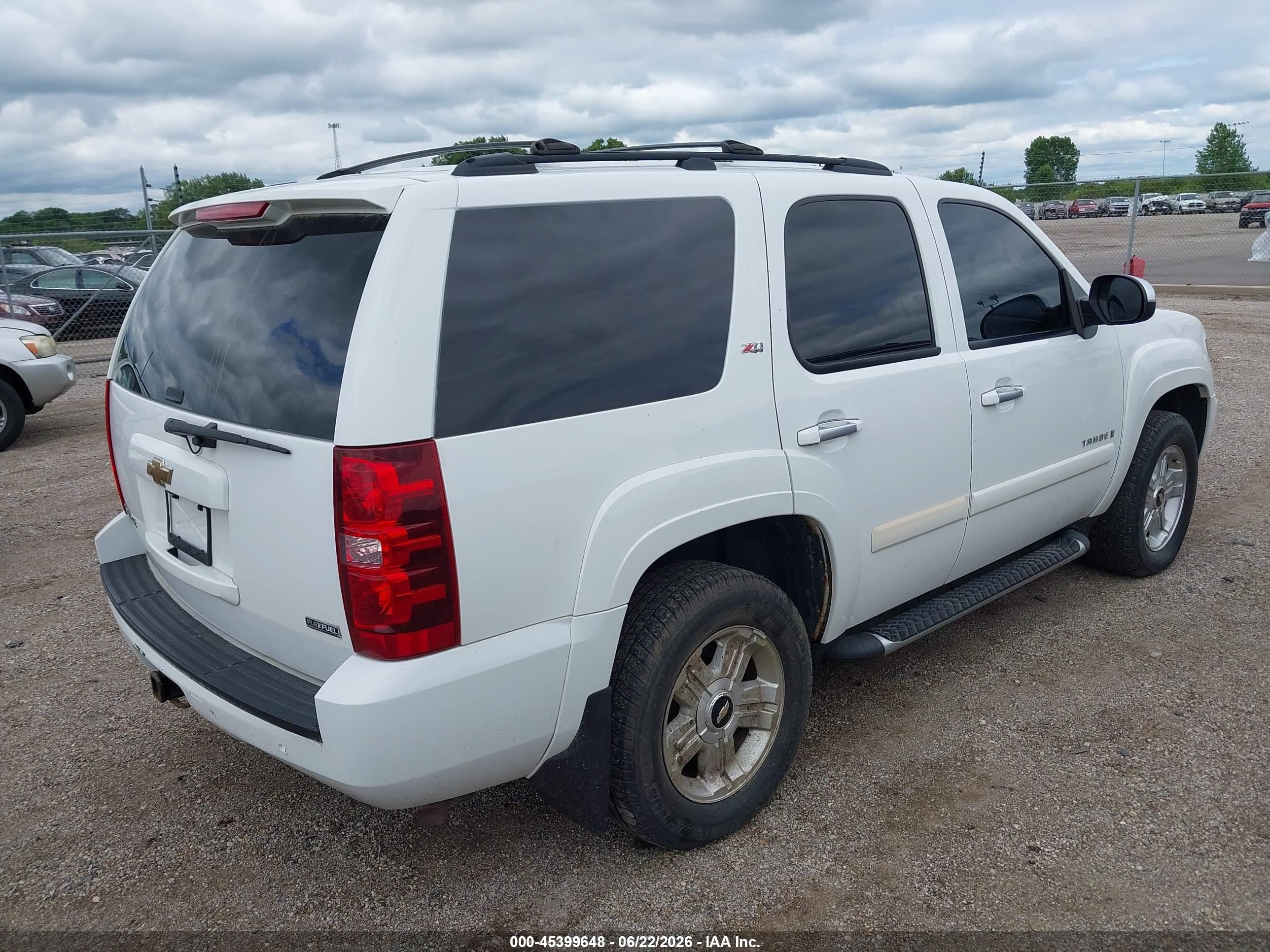 2007 Chevrolet Tahoe Lt White vin: 1GNFK13087R368722