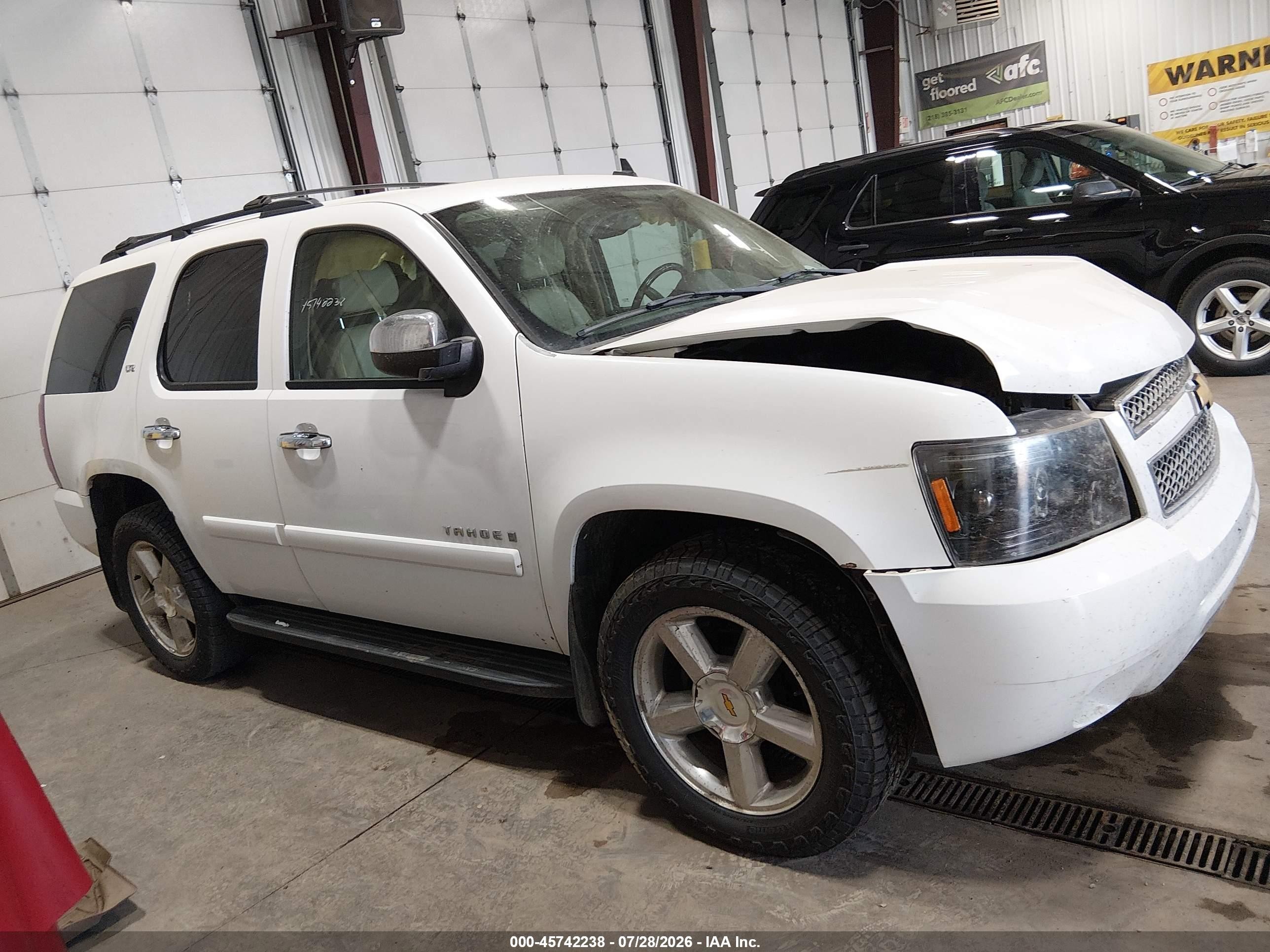 2008 Chevrolet Tahoe Ltz Белый vin: 1GNFK13088J103489