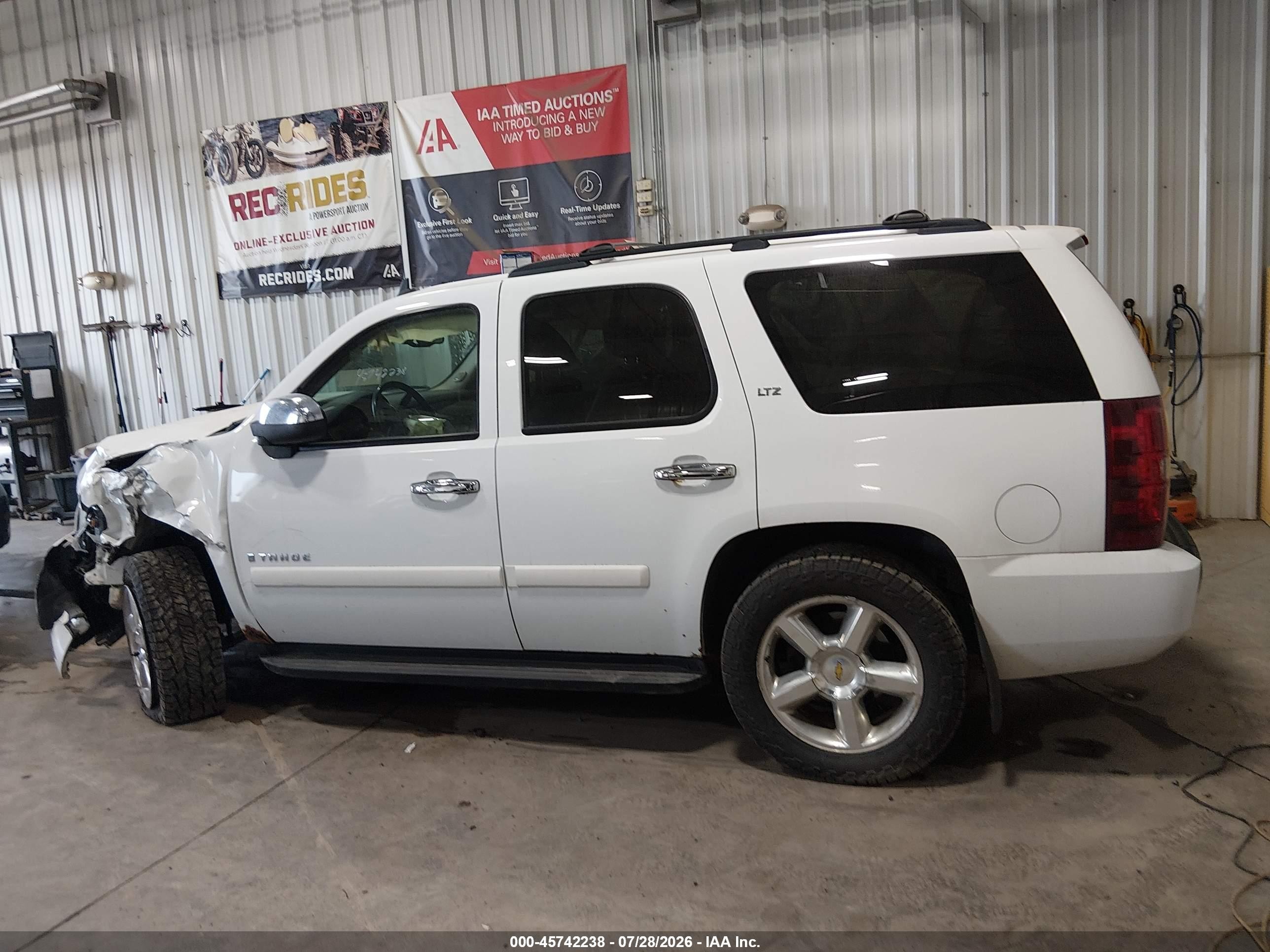 2008 Chevrolet Tahoe Ltz Белый vin: 1GNFK13088J103489