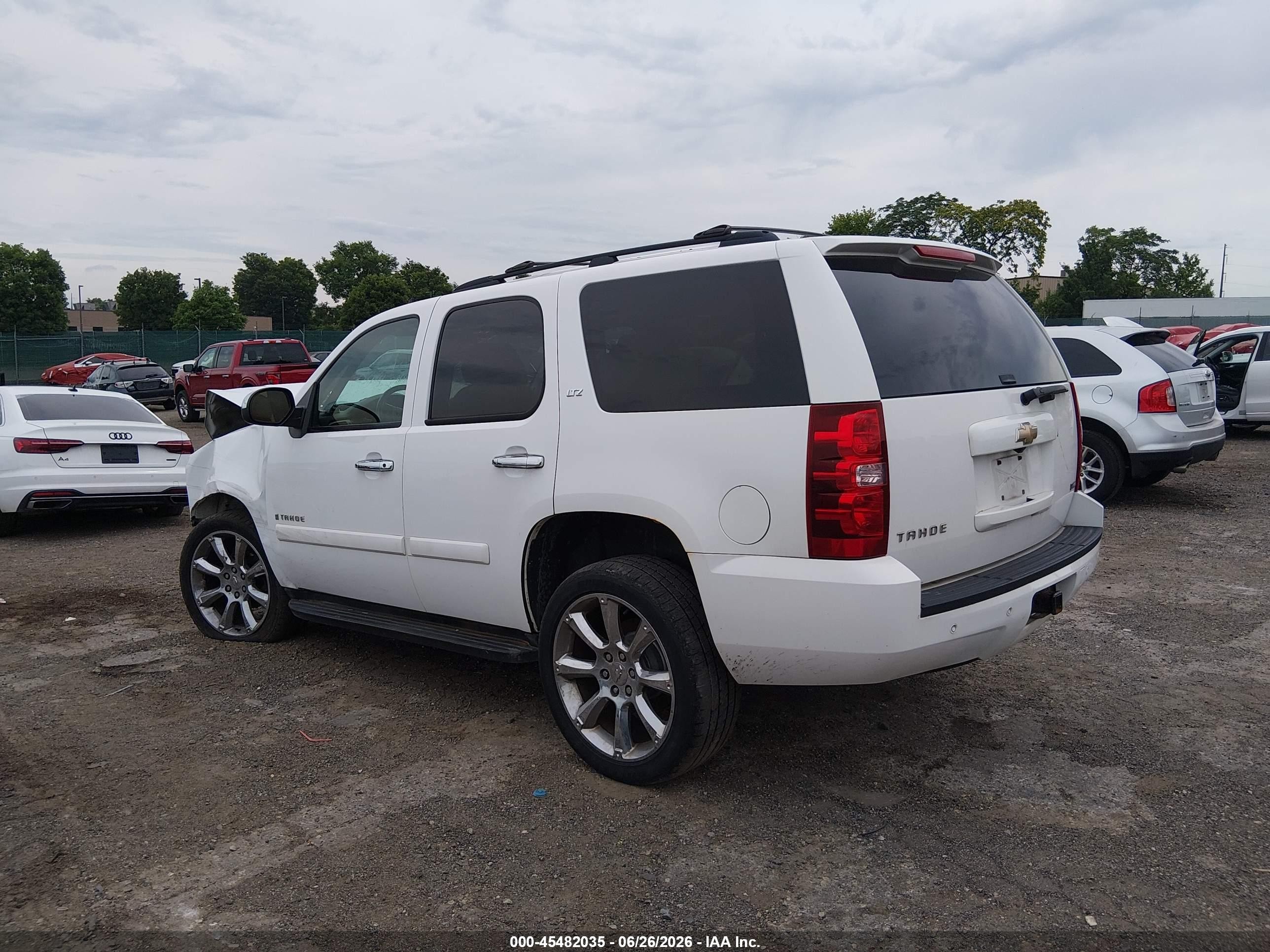 2008 Chevrolet Tahoe Ltz Белый vin: 1GNFK13088R259369