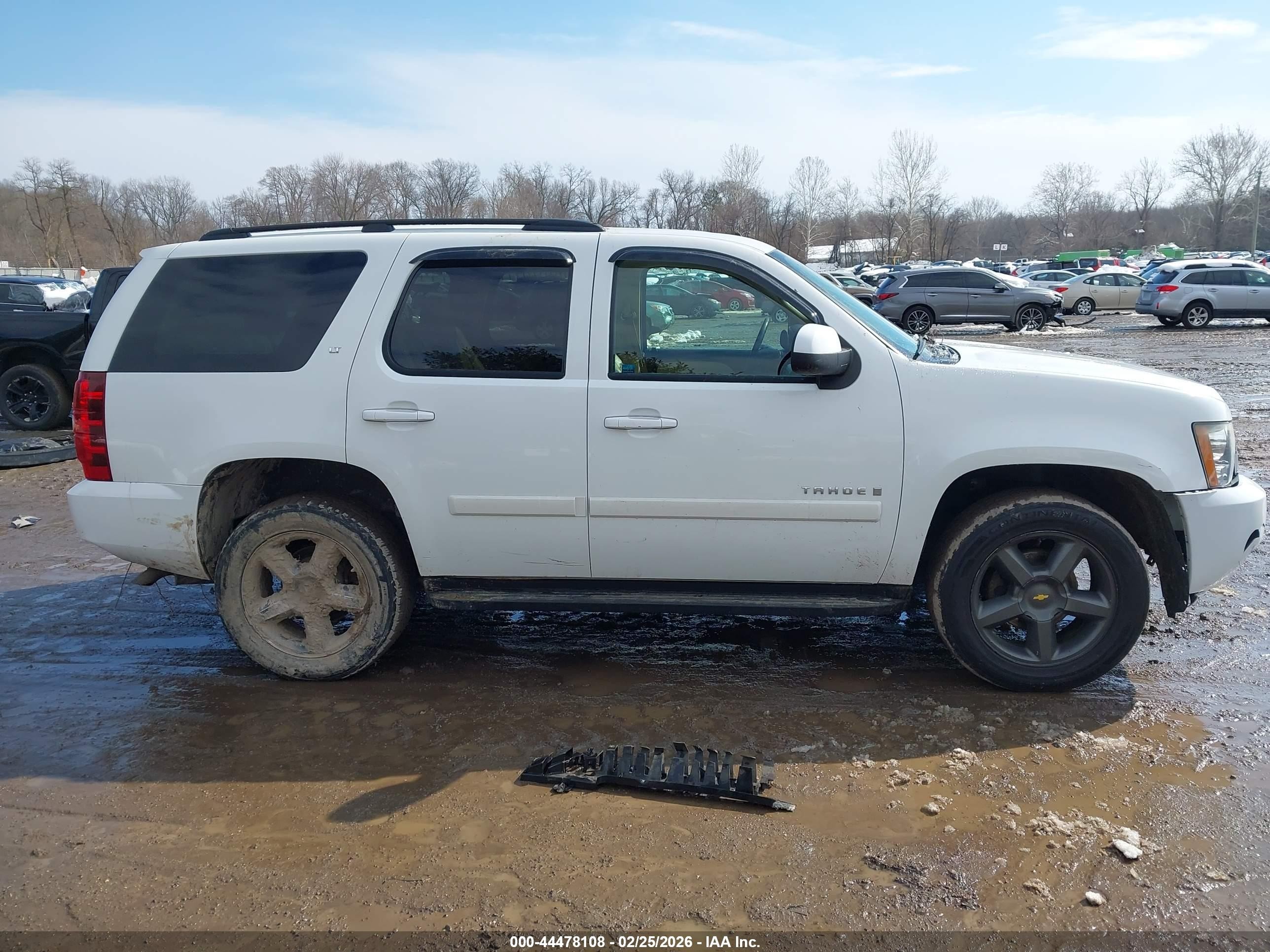 2007 Chevrolet Tahoe Lt White vin: 1GNFK13097J384586