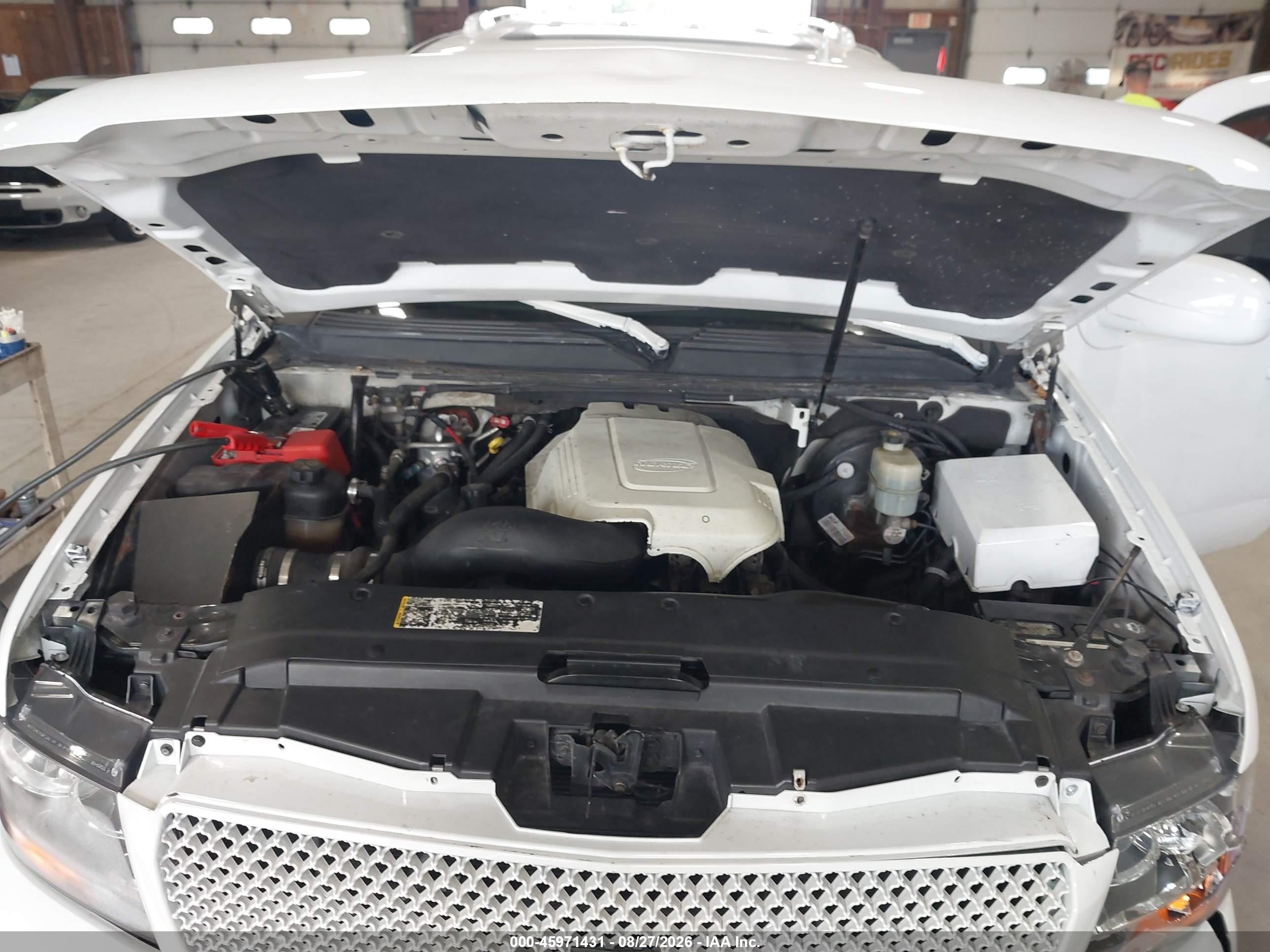 2007 Chevrolet Tahoe Lt Белый vin: 1GNFK13097R208364