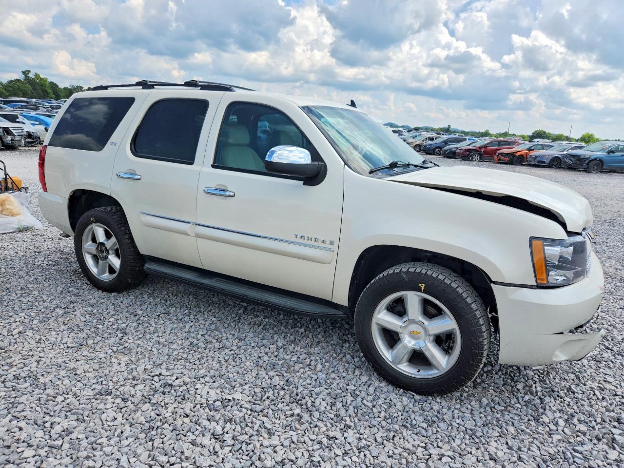 2008 Chevrolet Tahoe K1500 White vin: 1GNFK13098R251376