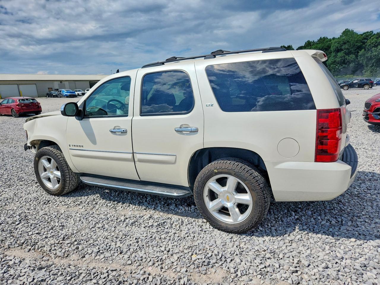 2008 Chevrolet Tahoe K1500 White vin: 1GNFK13098R251376
