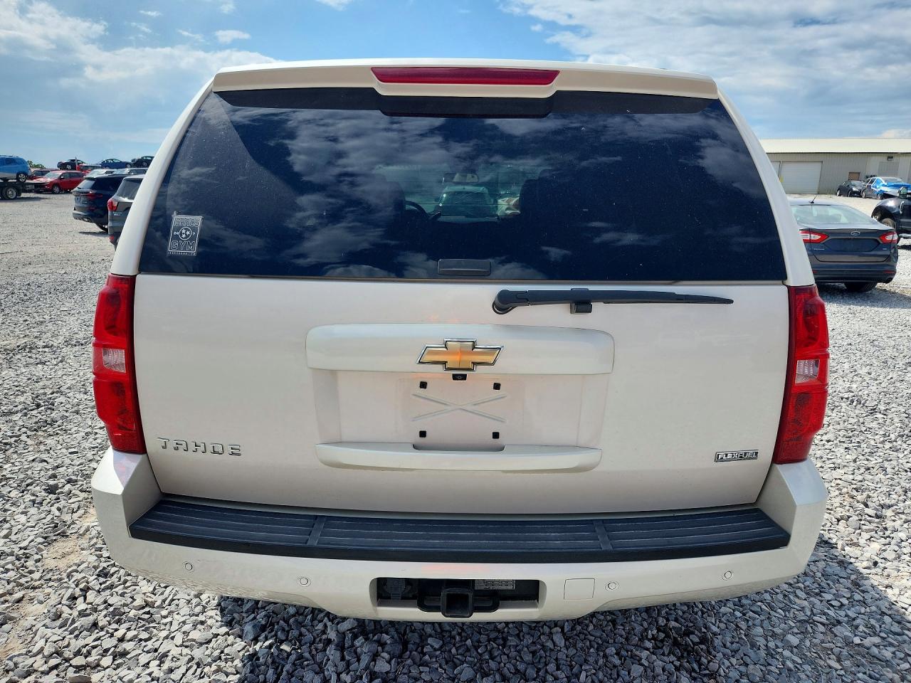 2008 Chevrolet Tahoe K1500 White vin: 1GNFK13098R251376