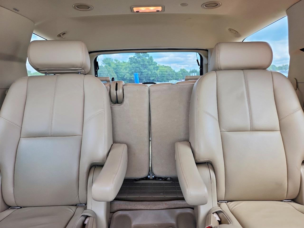 2008 Chevrolet Tahoe K1500 White vin: 1GNFK13098R251376