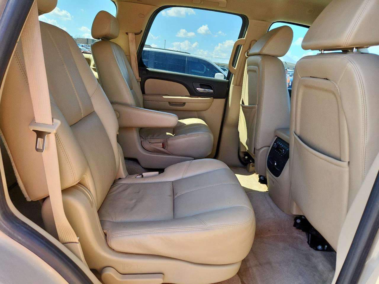 2008 Chevrolet Tahoe K1500 Золотой vin: 1GNFK130X8J209183