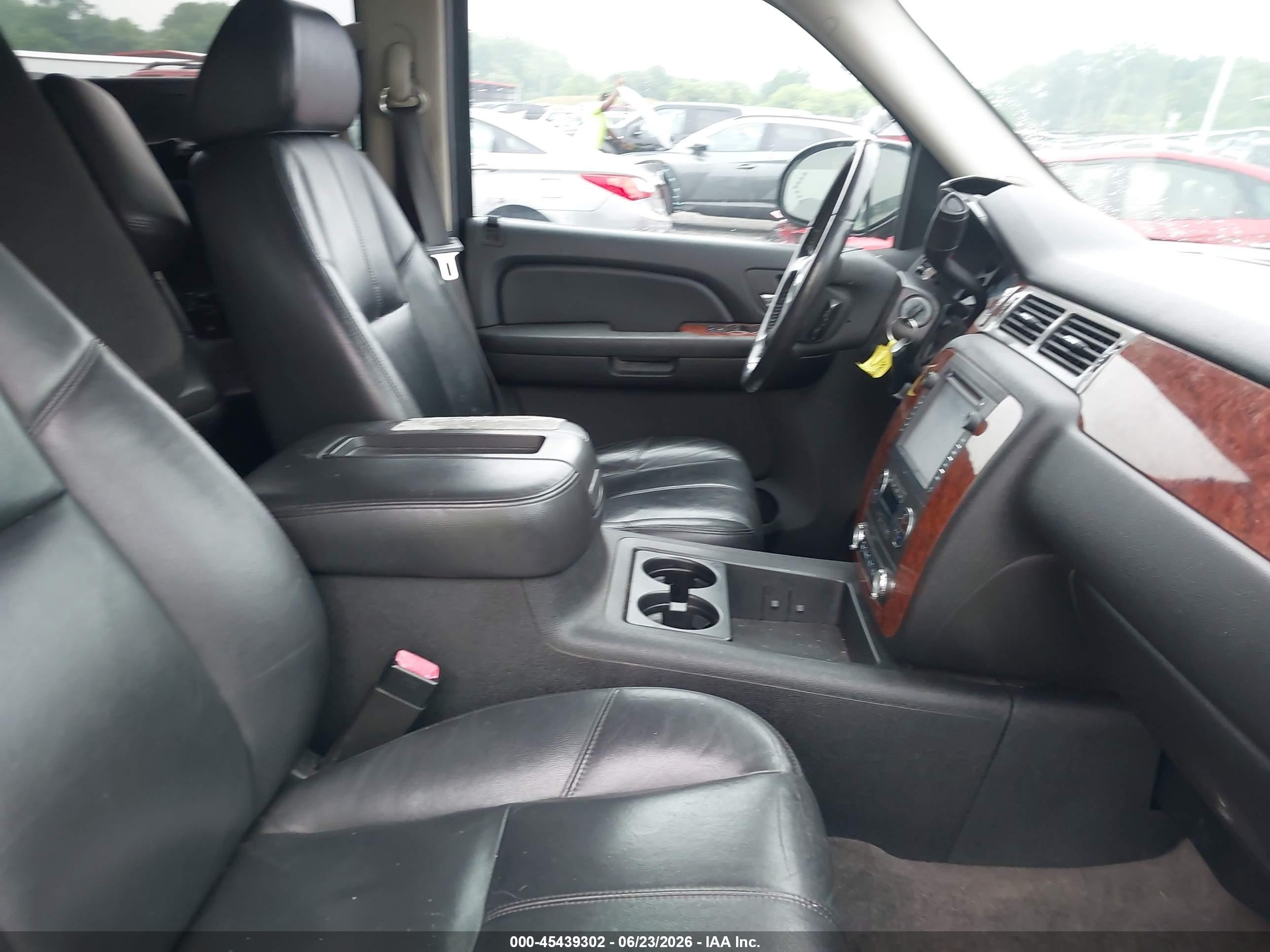 2008 Chevrolet Tahoe Lt Blue vin: 1GNFK130X8R135510