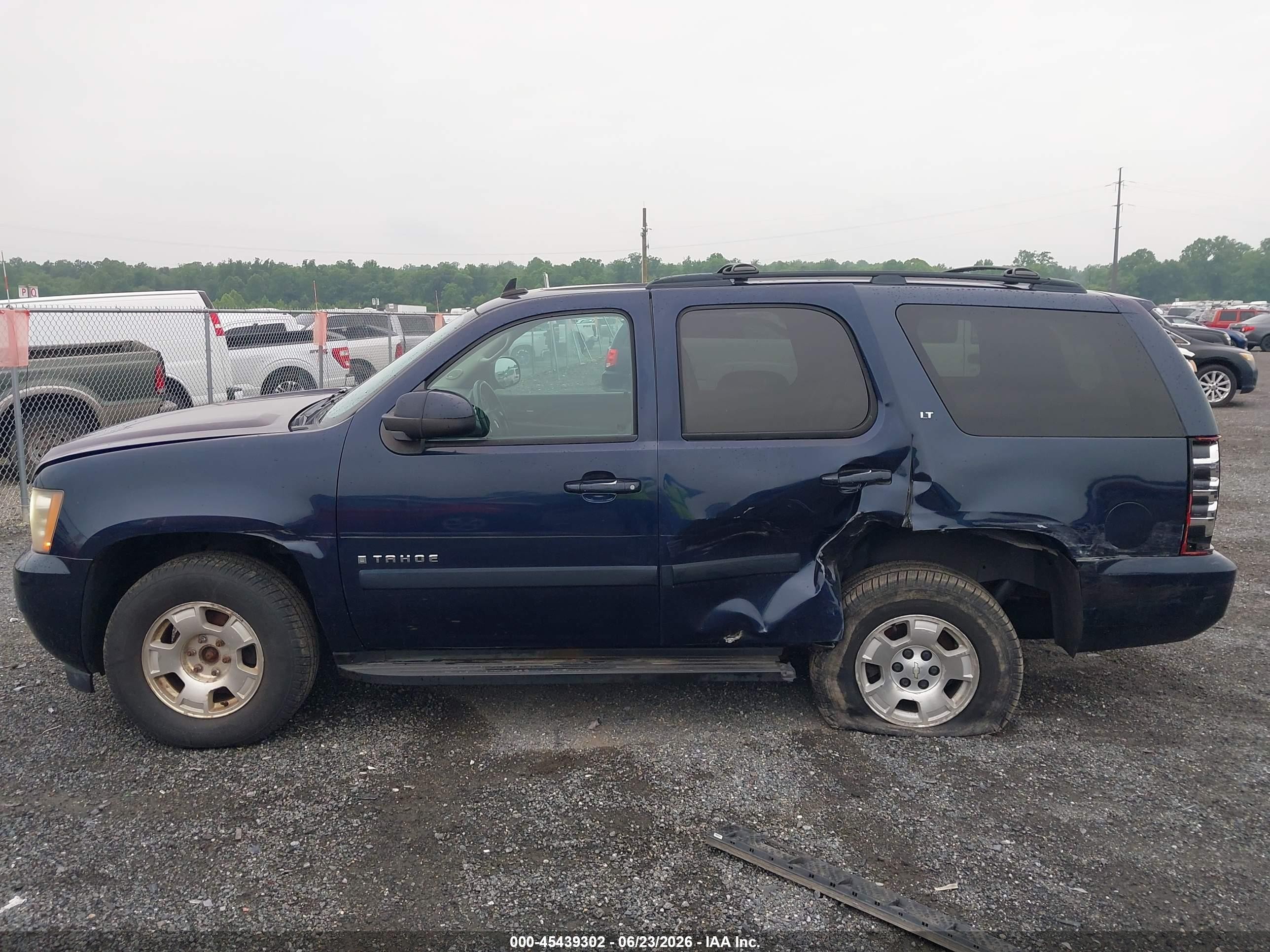2008 Chevrolet Tahoe Lt Blue vin: 1GNFK130X8R135510