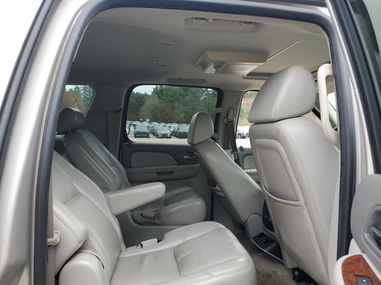 2007 Chevrolet Suburban K1500 Beige vin: 1GNFK16317J255635