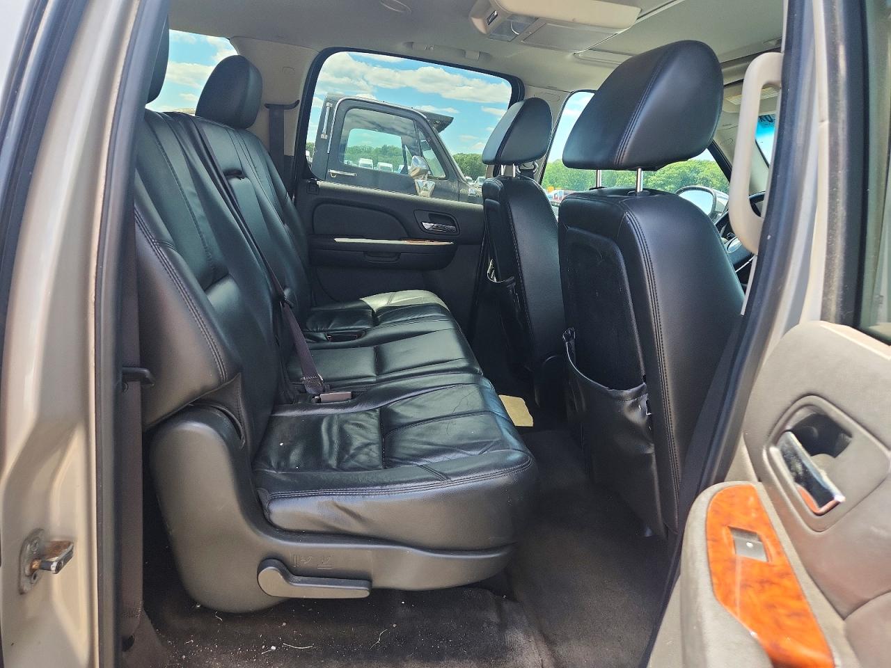 2008 Chevrolet Suburban K1500 Ls Silver vin: 1GNFK16318R225005