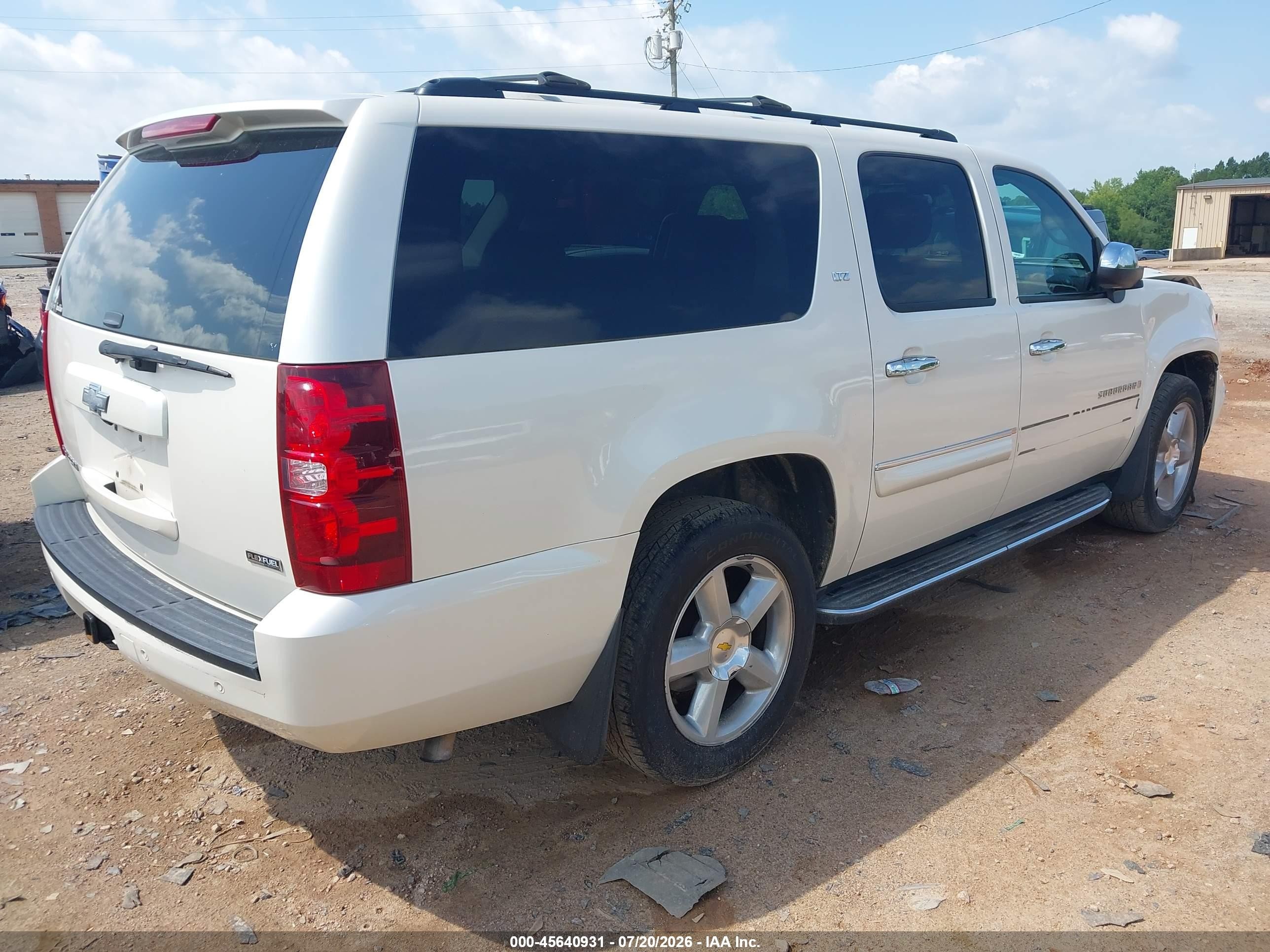 2008 Chevrolet Suburban 1500 Ltz White vin: 1GNFK16338R240816