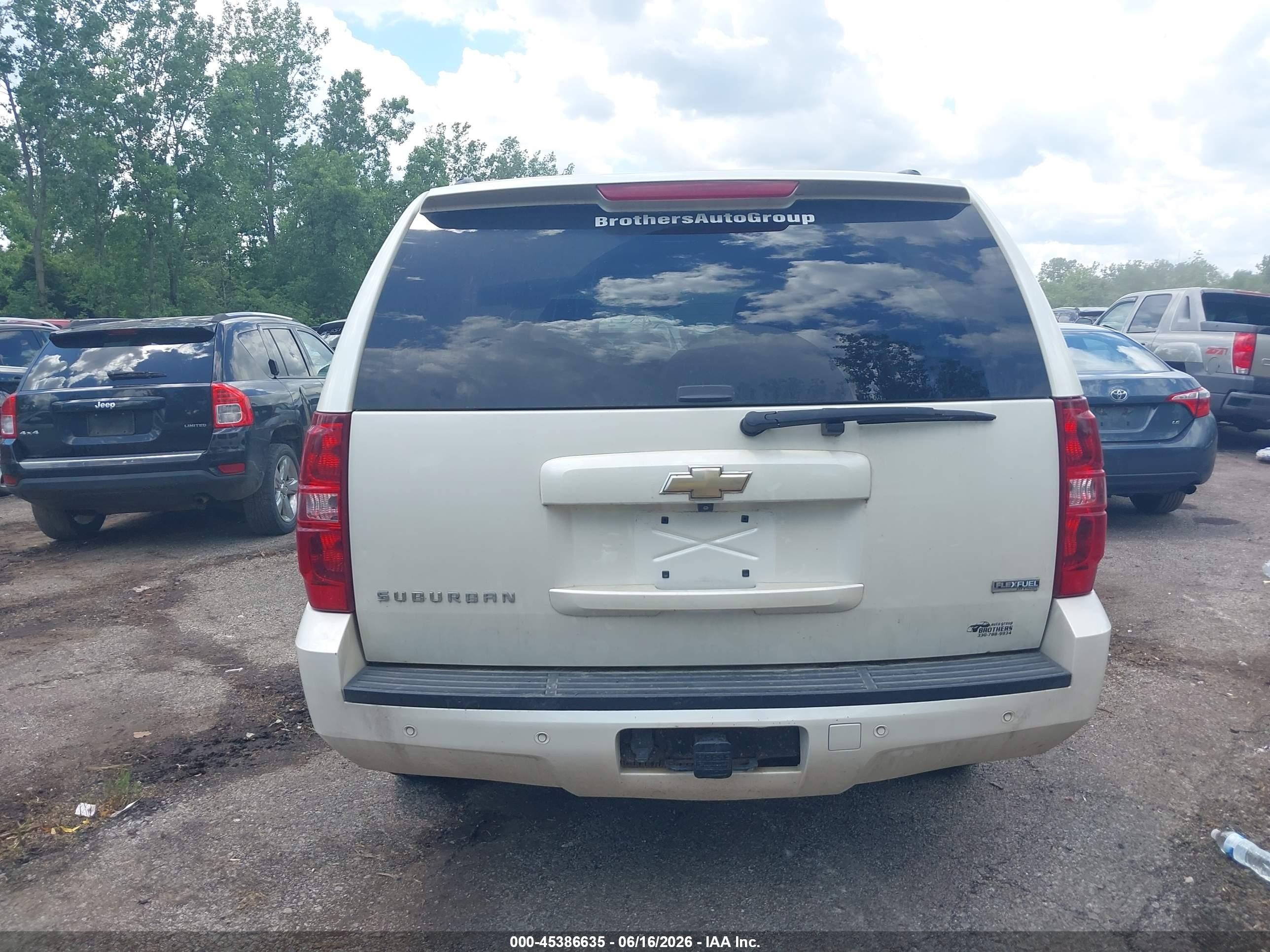 2008 Chevrolet Suburban 1500 Ltz White vin: 1GNFK16358R277995