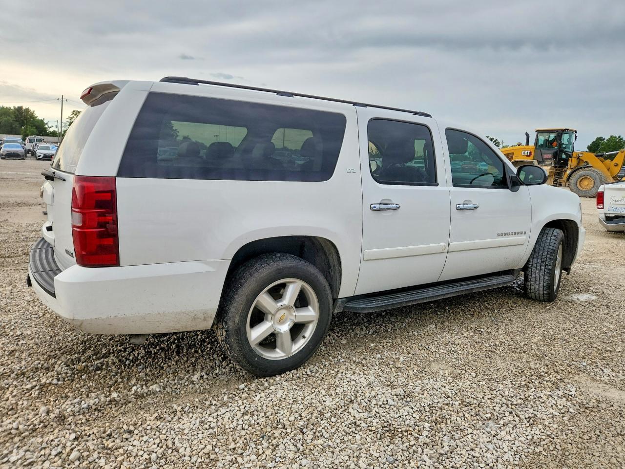 2008 Chevrolet Suburban White vin: 1GNFK16368J242431