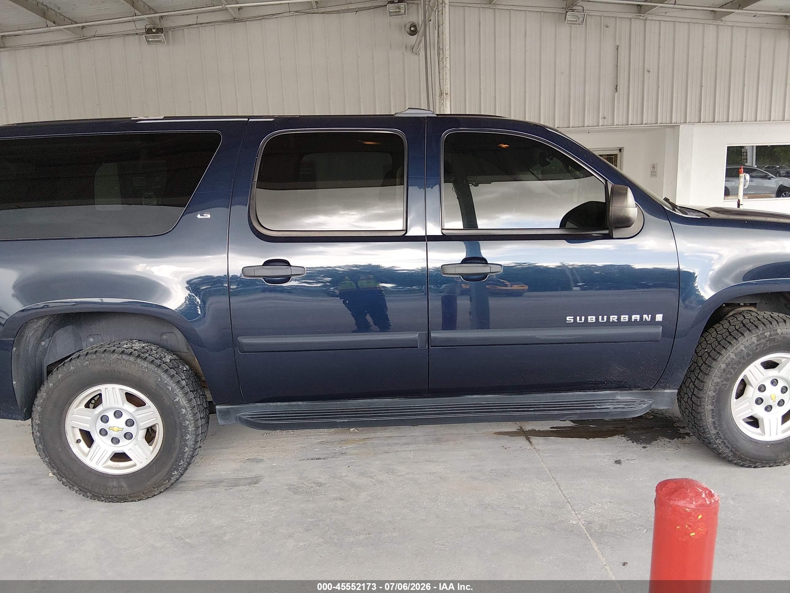 2008 Chevrolet Suburban 1500 Ls White vin: 1GNFK16378J223497